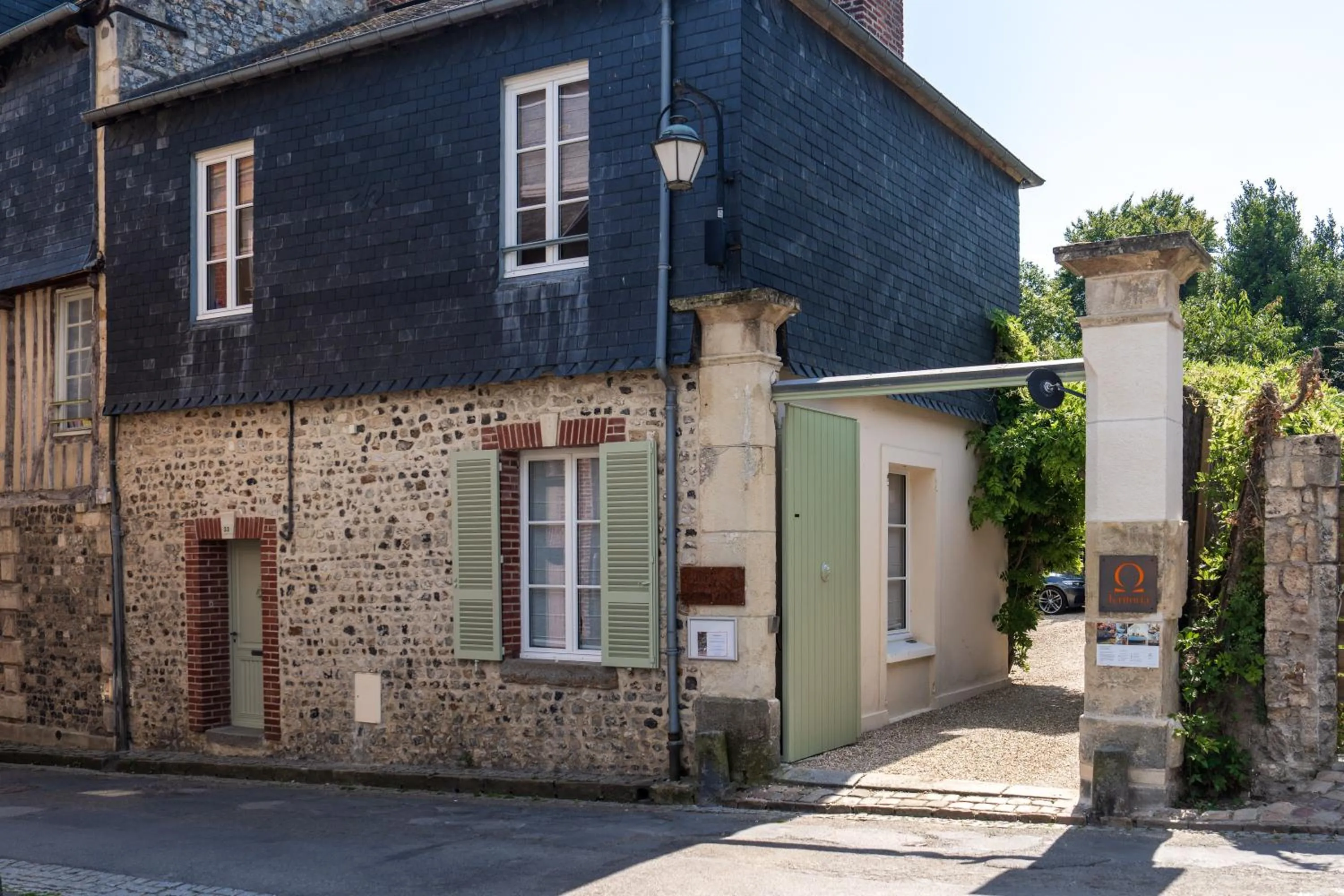 Facade/entrance in La Maison du Corsaire