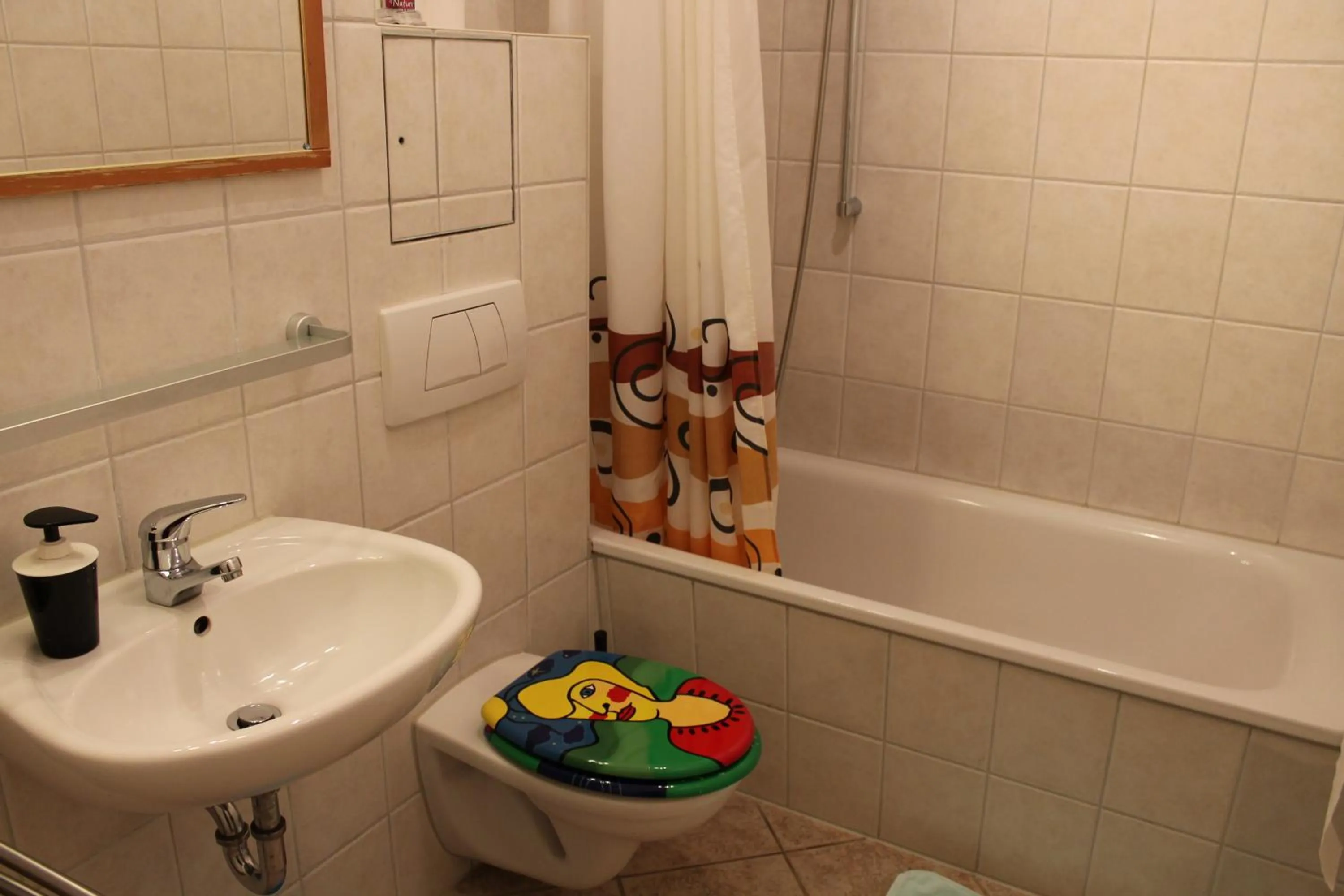 Toilet in Hostel Louise 20