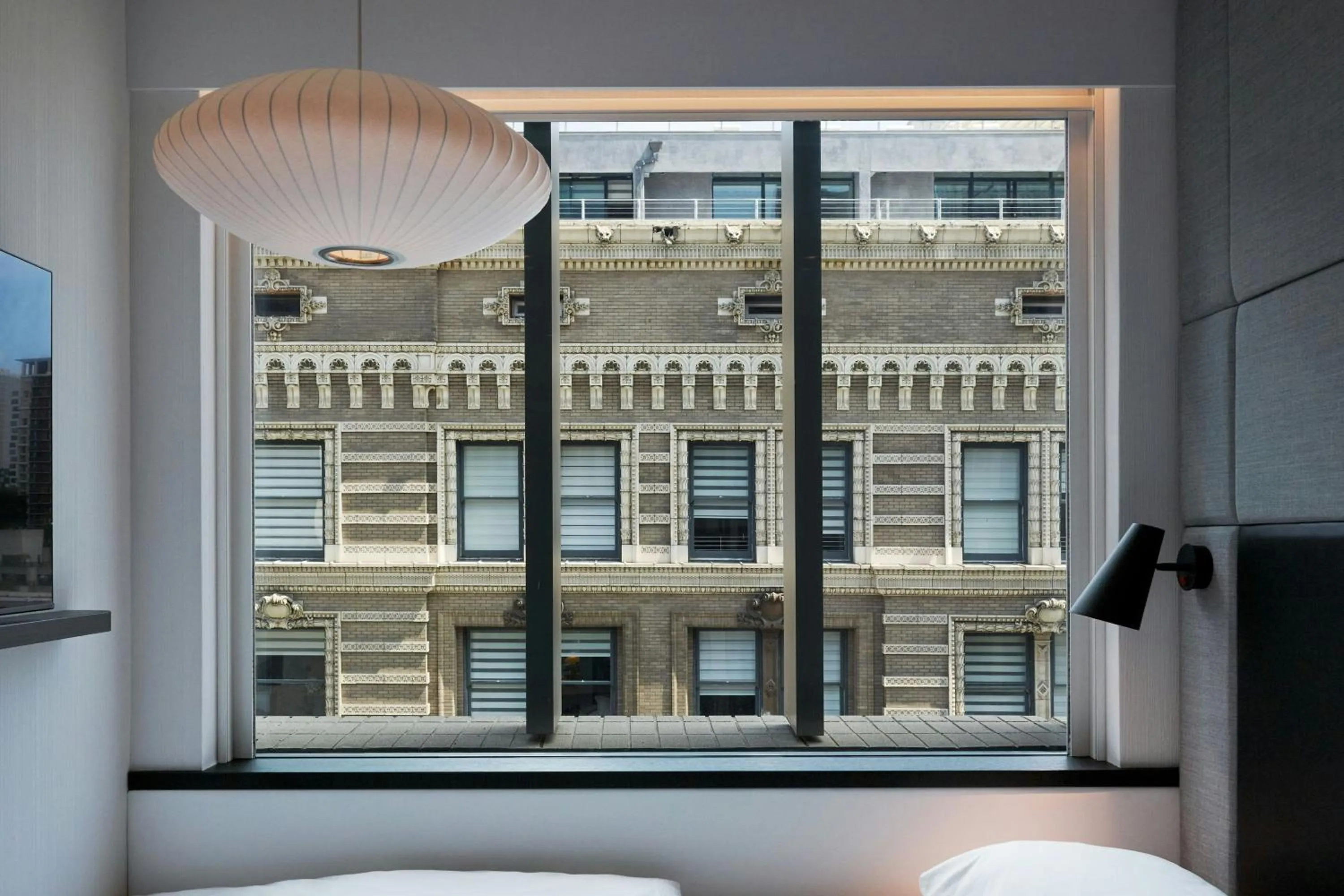 Bedroom in citizenM Los Angeles Downtown