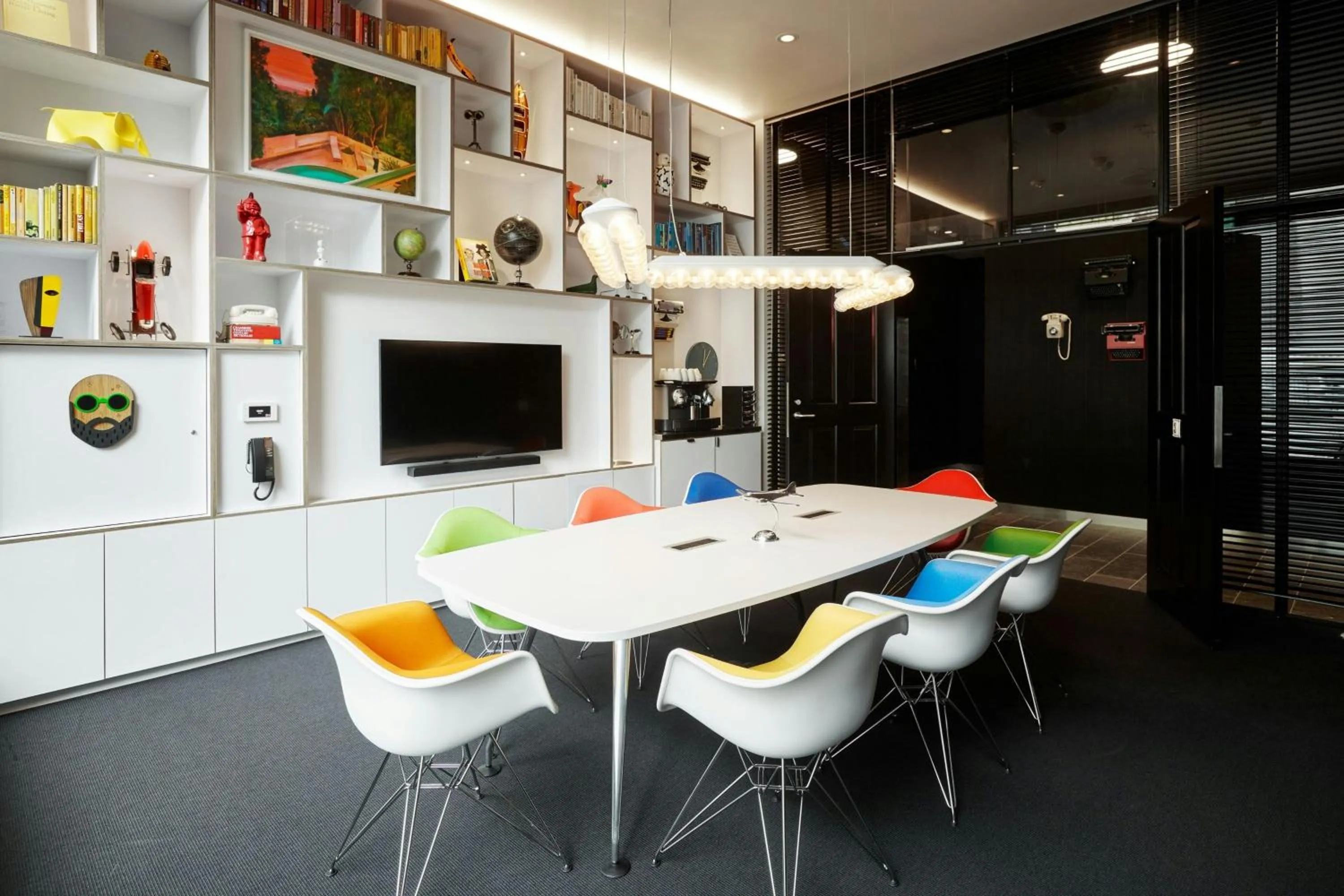 Meeting/conference room in citizenM Los Angeles Downtown