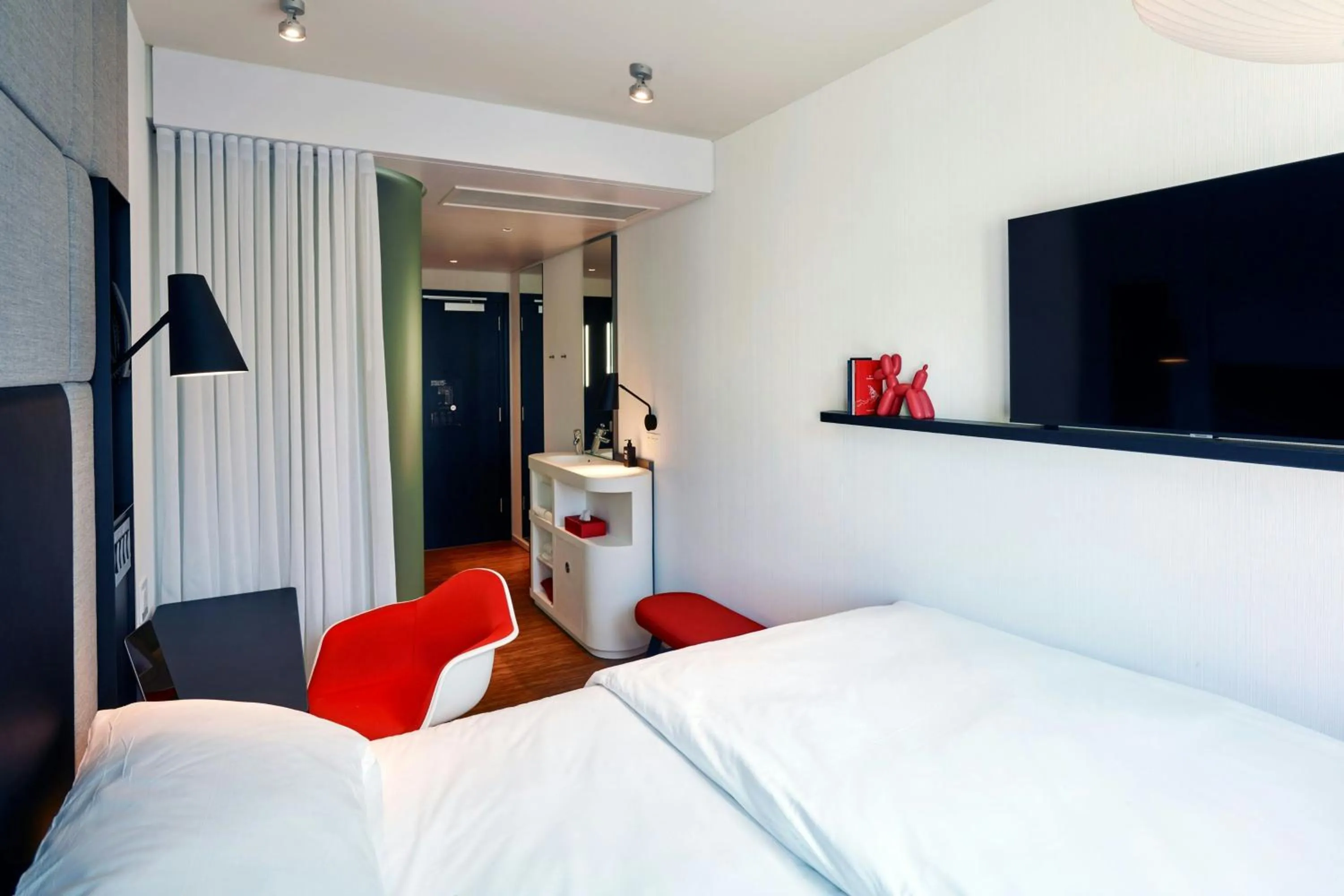 Bedroom, Bed in citizenM Los Angeles Downtown