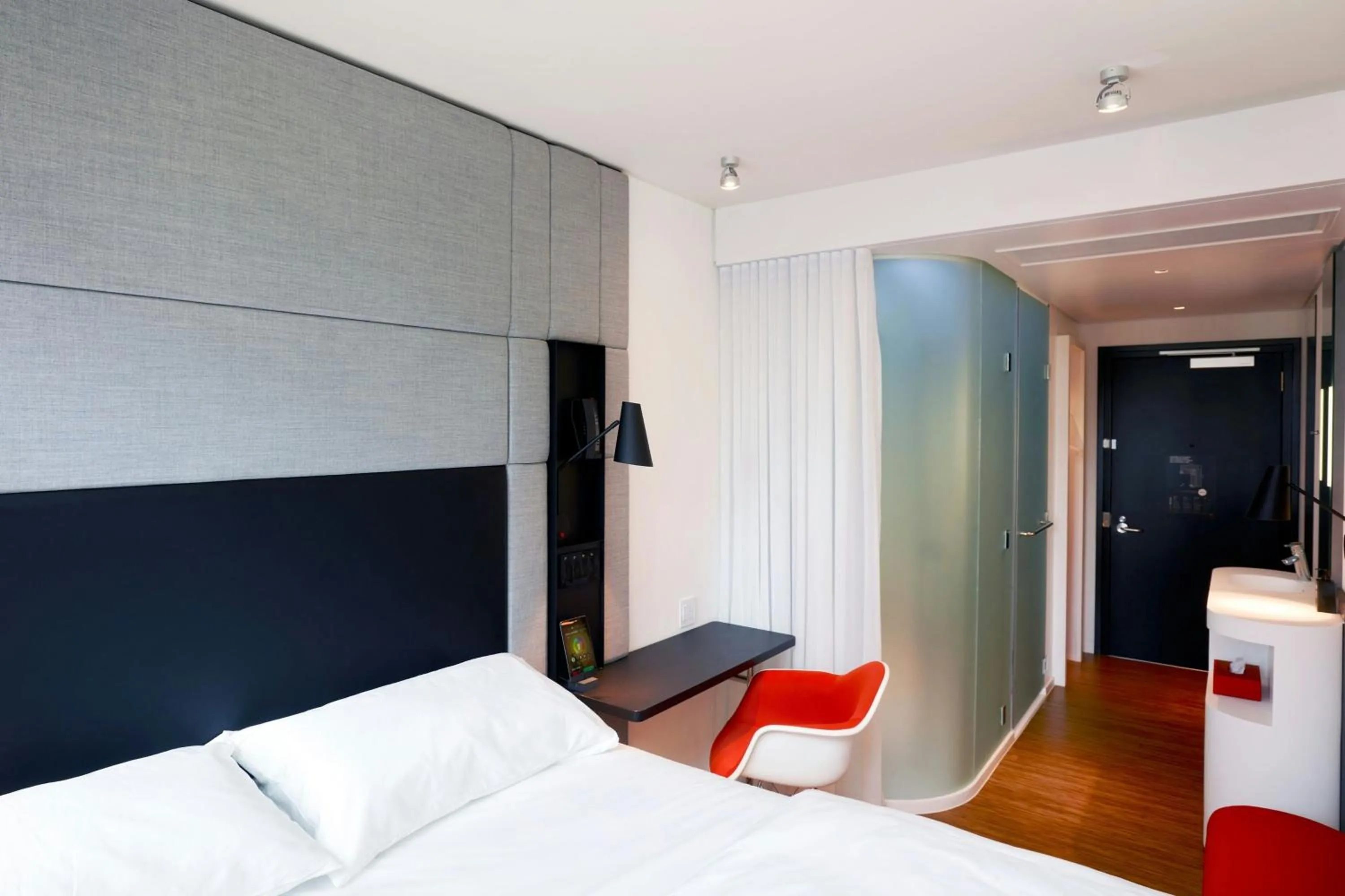 Bedroom, Bed in citizenM Los Angeles Downtown