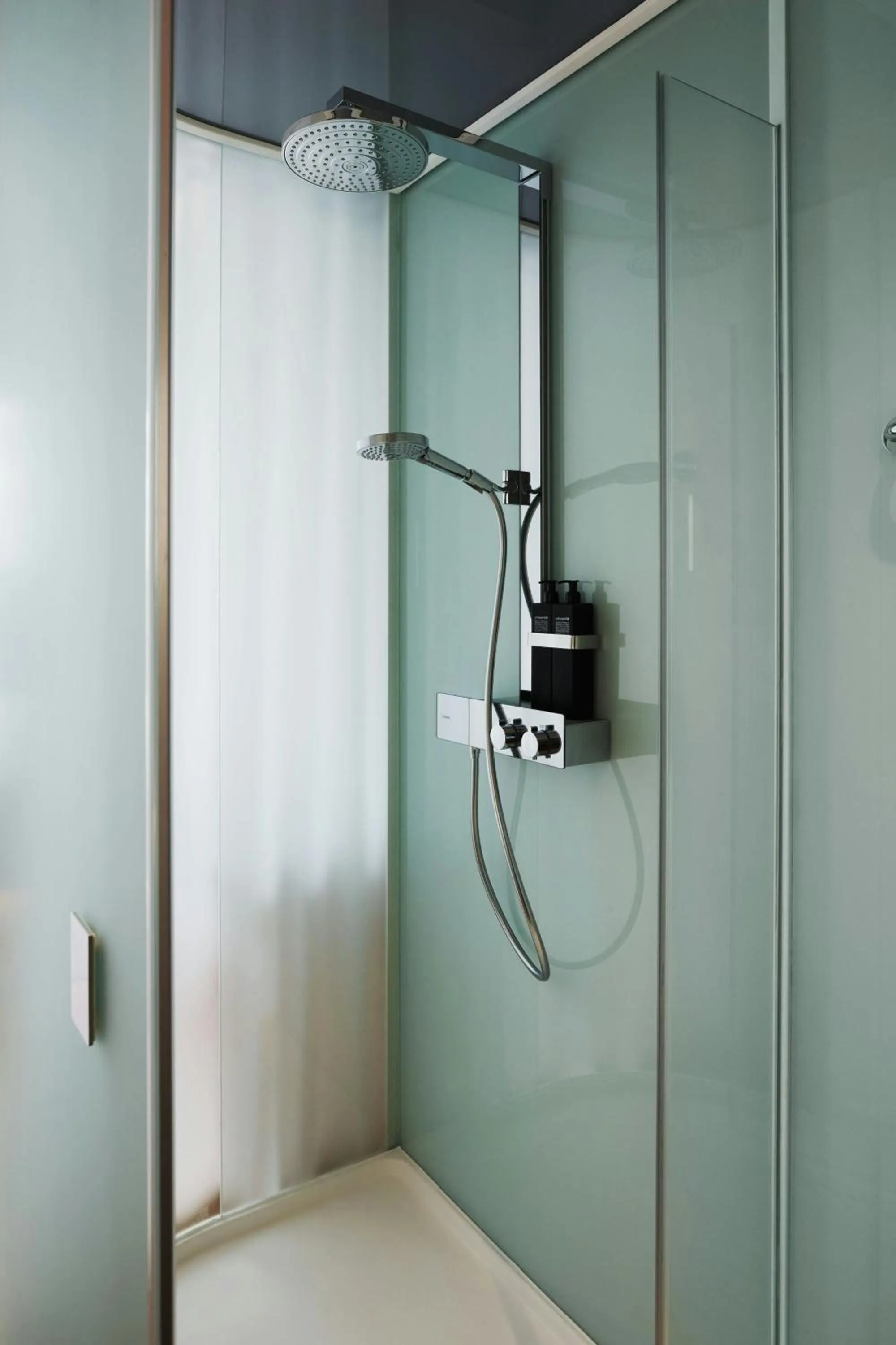 Bedroom in citizenM Los Angeles Downtown