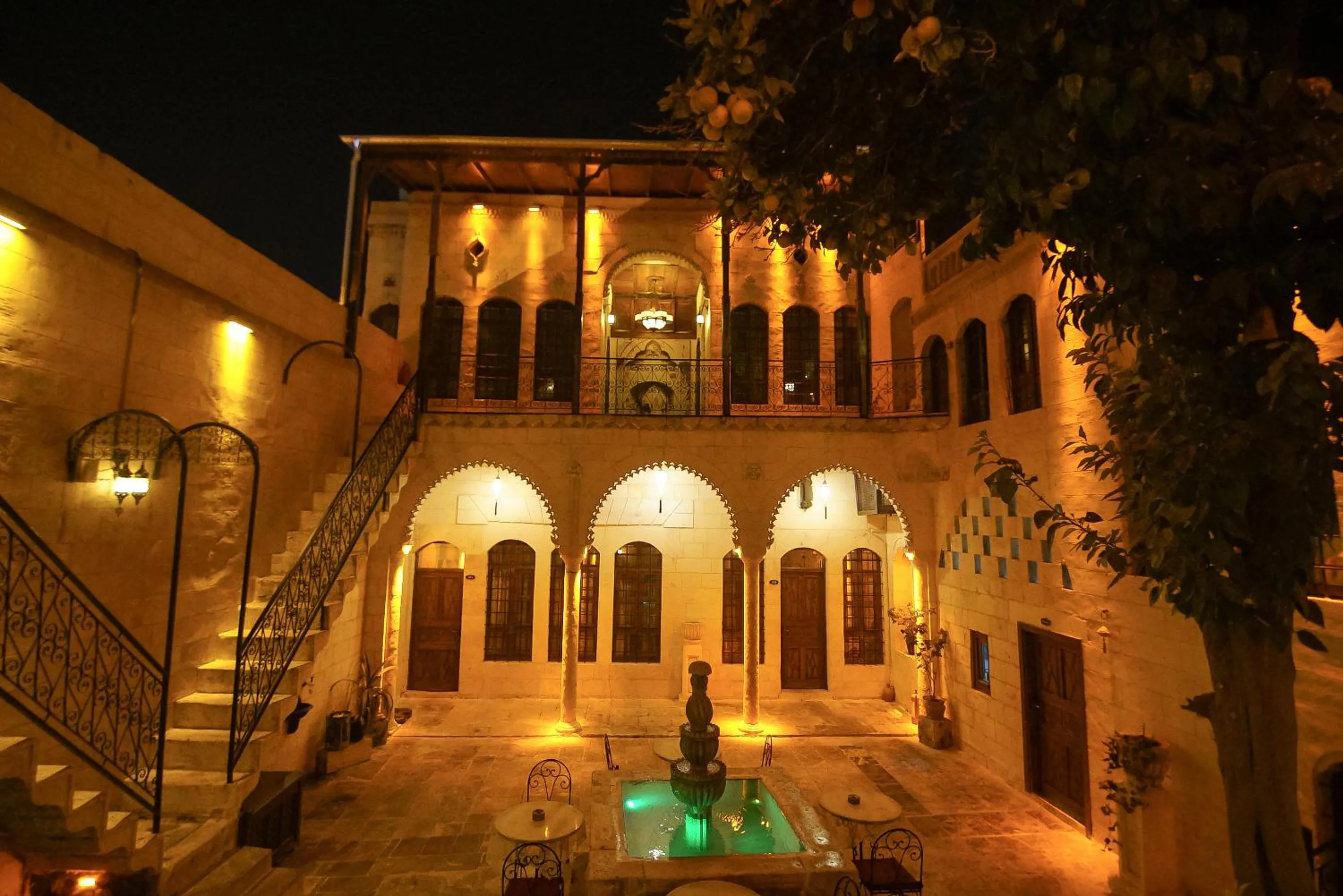 Property building in Hayatlı Konak