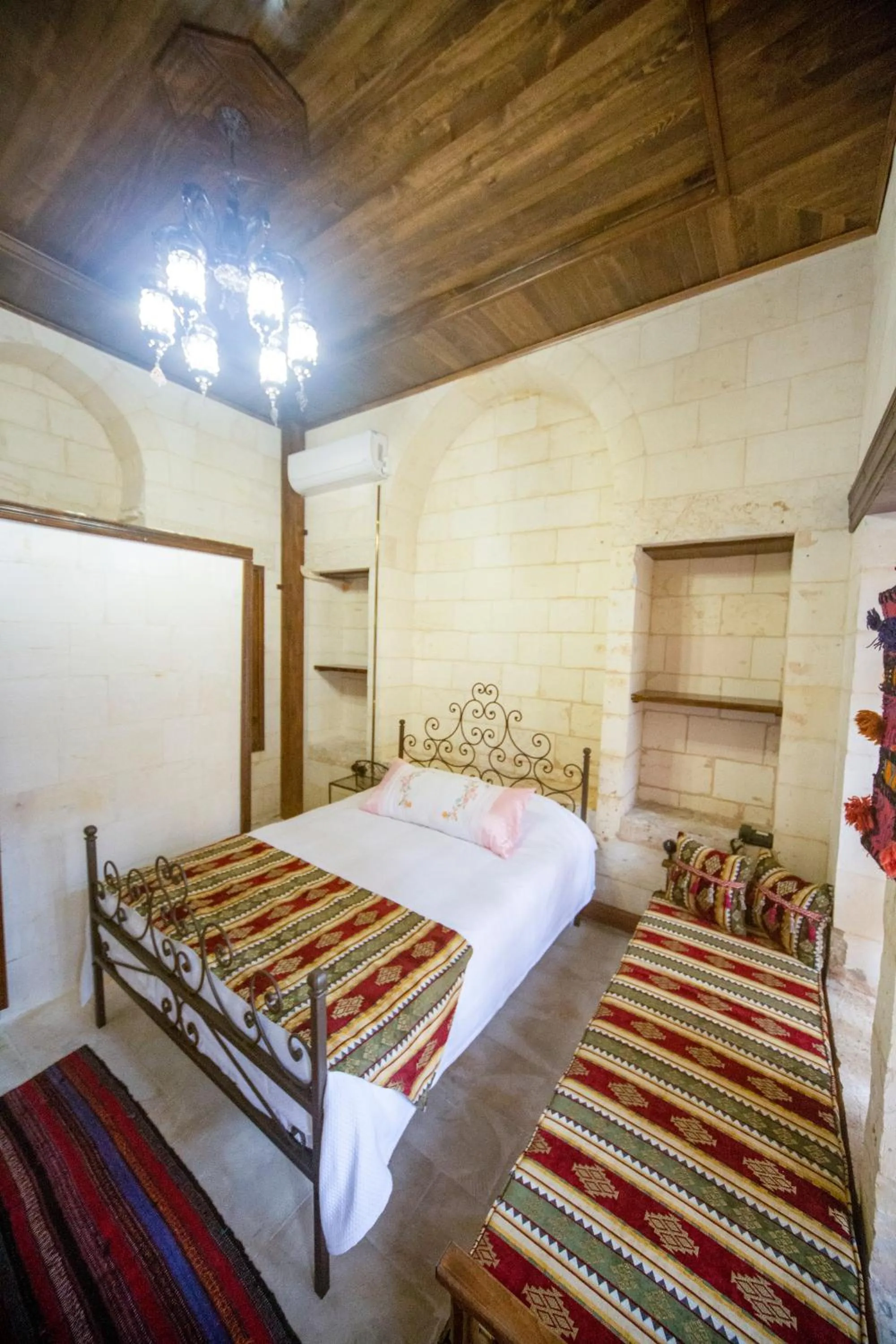 Bed in Hayatlı Konak