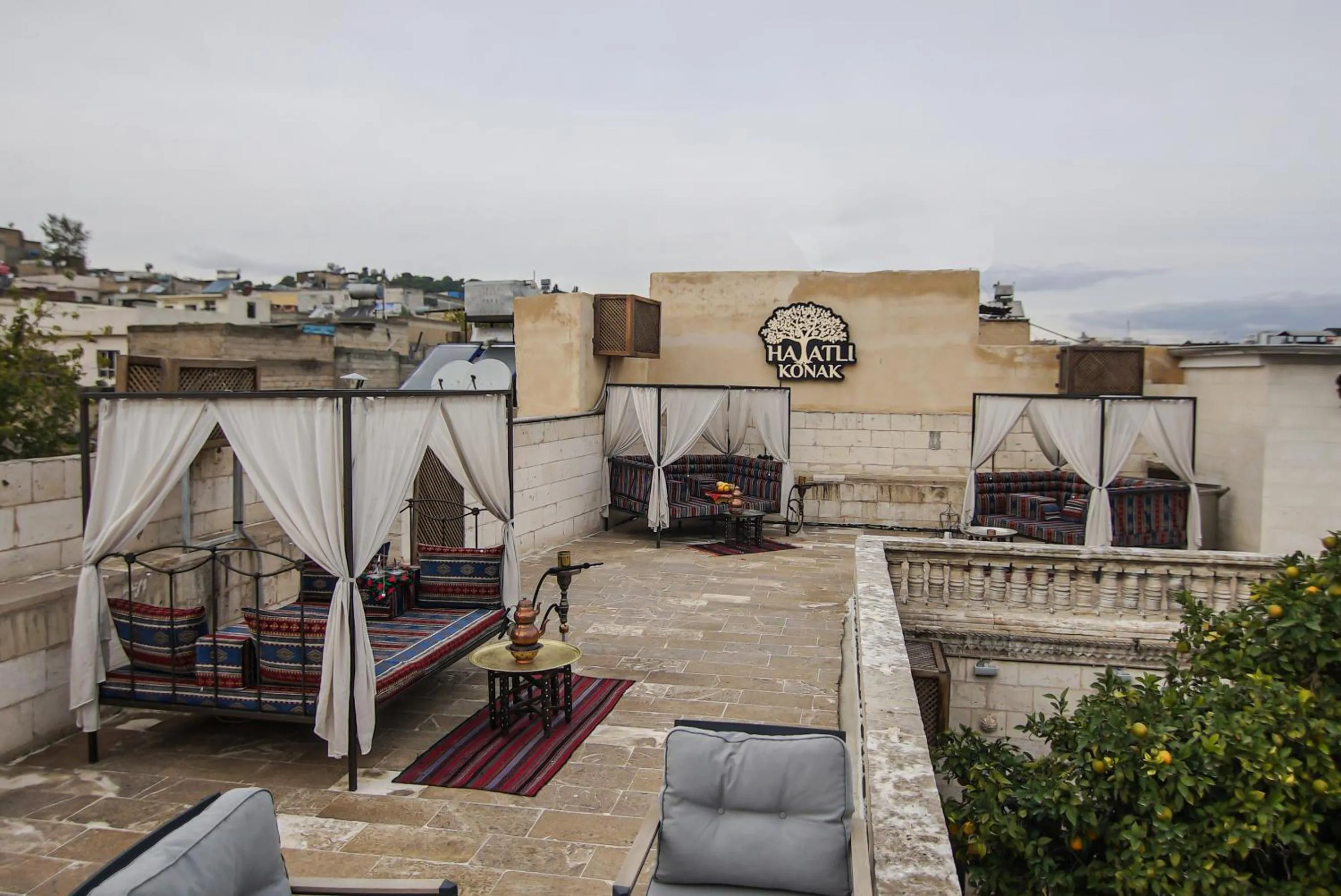 Property building in Hayatlı Konak