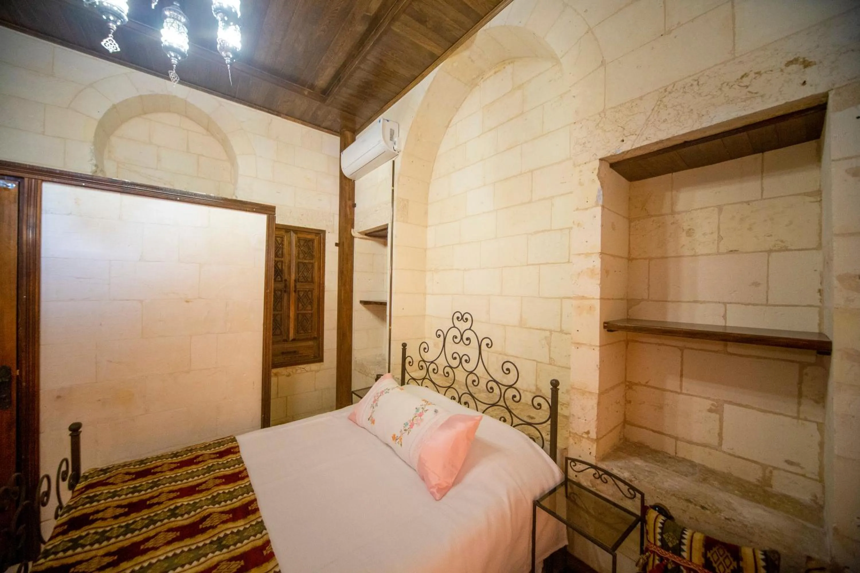 Bed in Hayatlı Konak