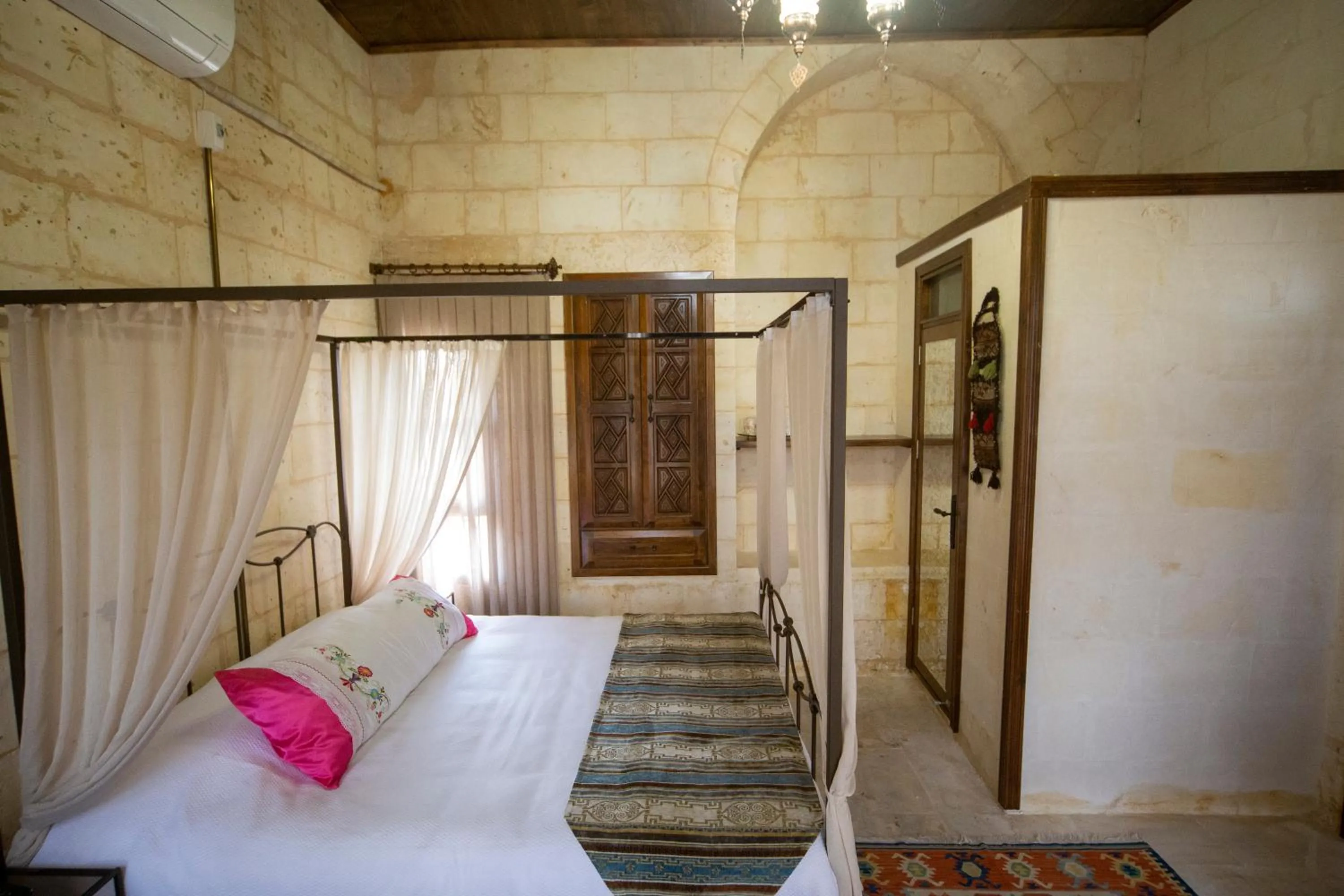 Bed in Hayatlı Konak