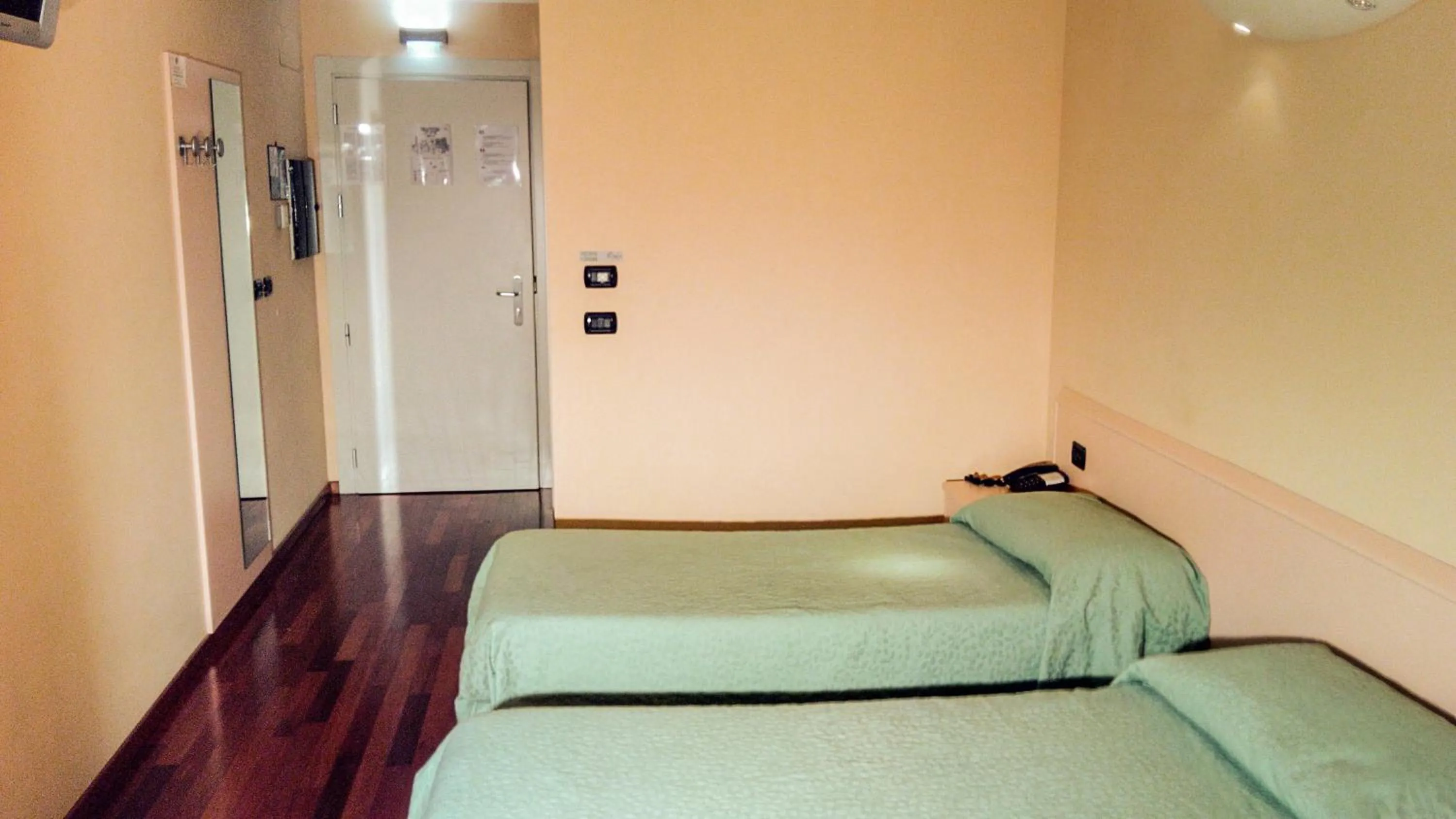 Bedroom, Bed in Caprice