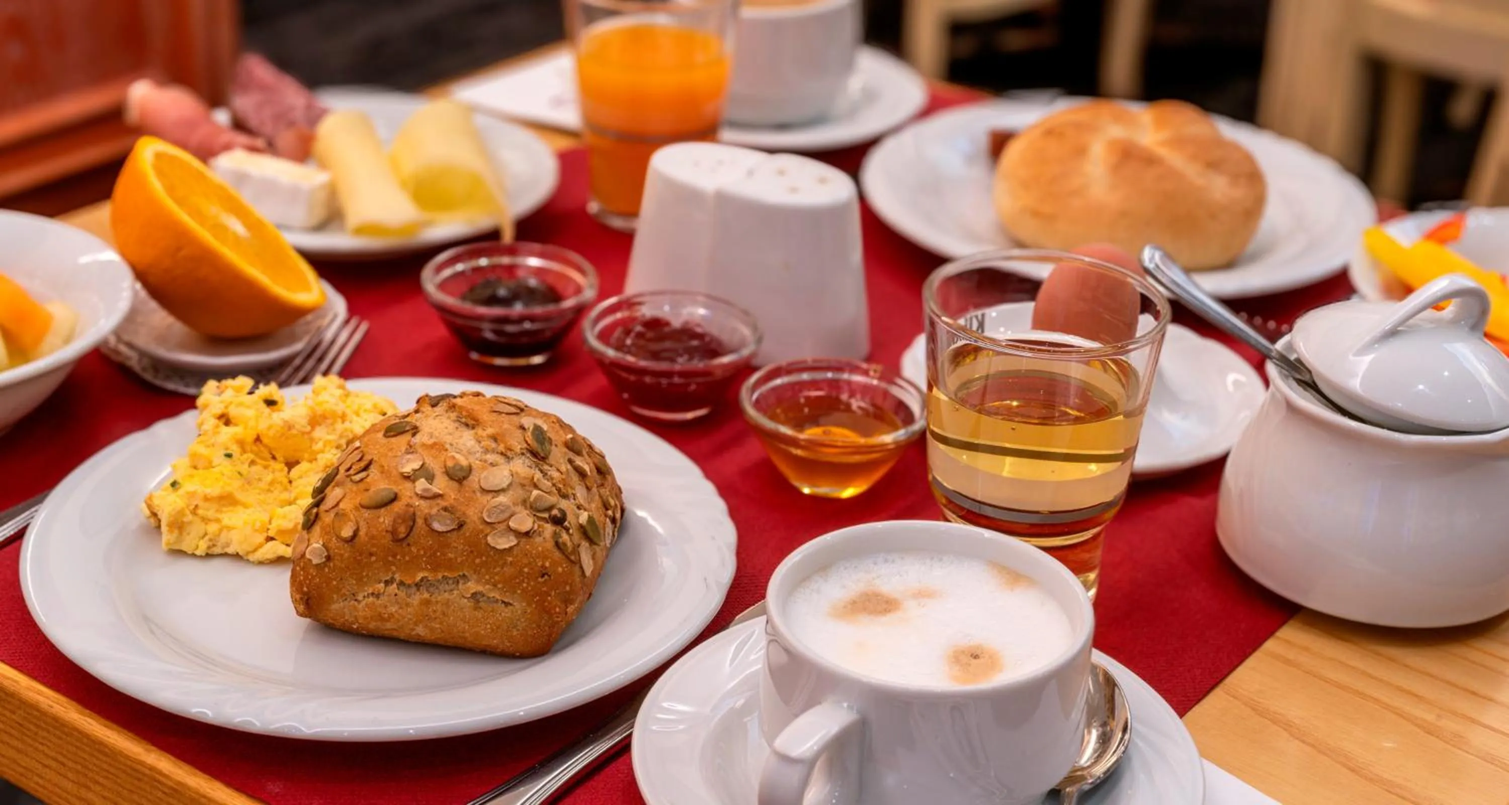 Food in PLAZA Premium Parkhotel Norderstedt