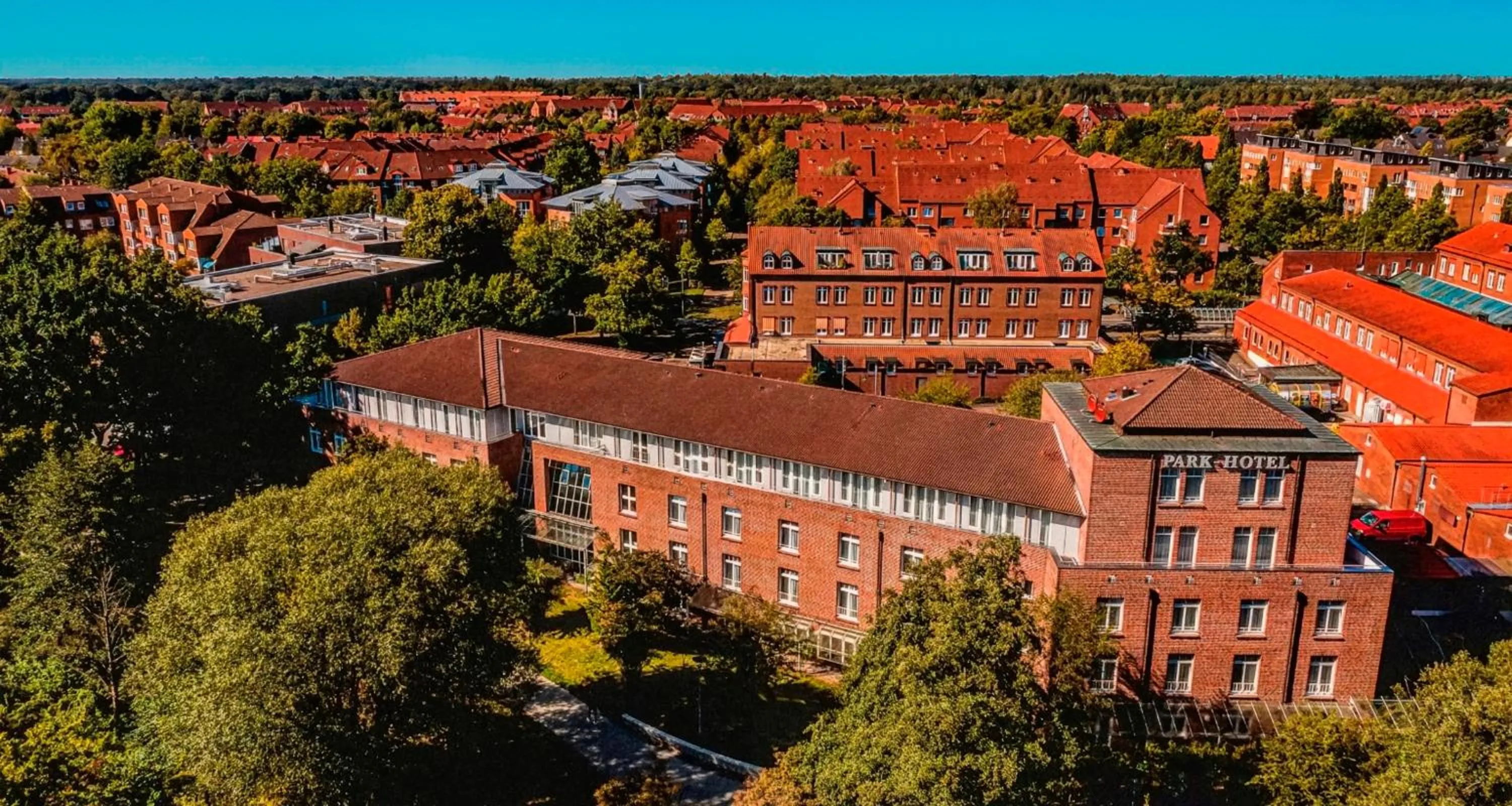 Property building in PLAZA Premium Parkhotel Norderstedt