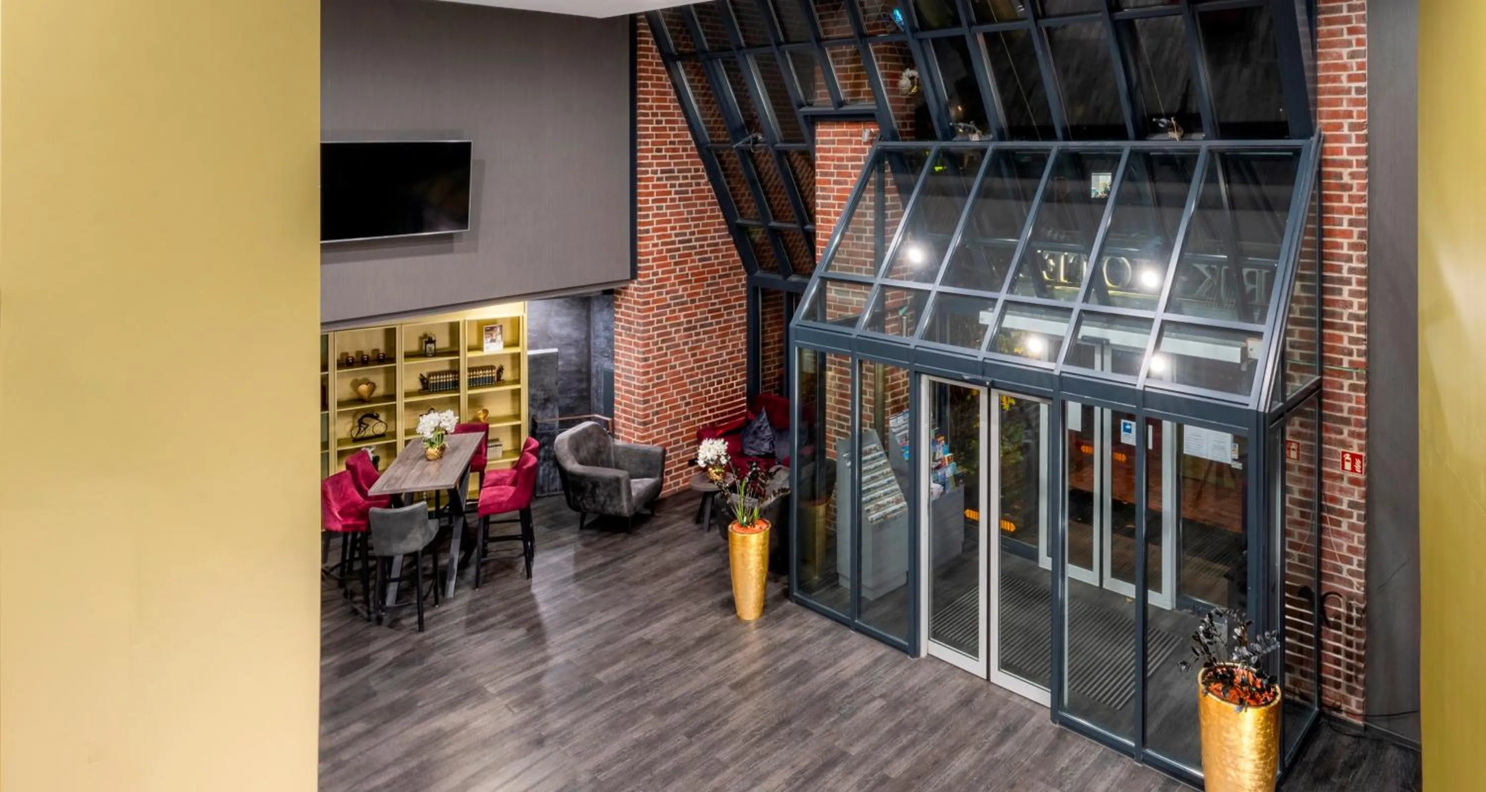 Lobby or reception in PLAZA Premium Parkhotel Norderstedt