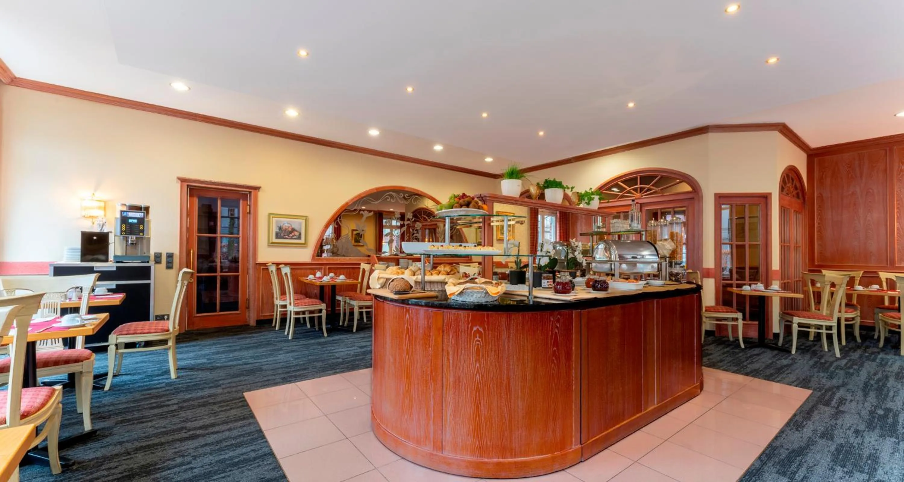 Buffet breakfast in PLAZA Premium Parkhotel Norderstedt