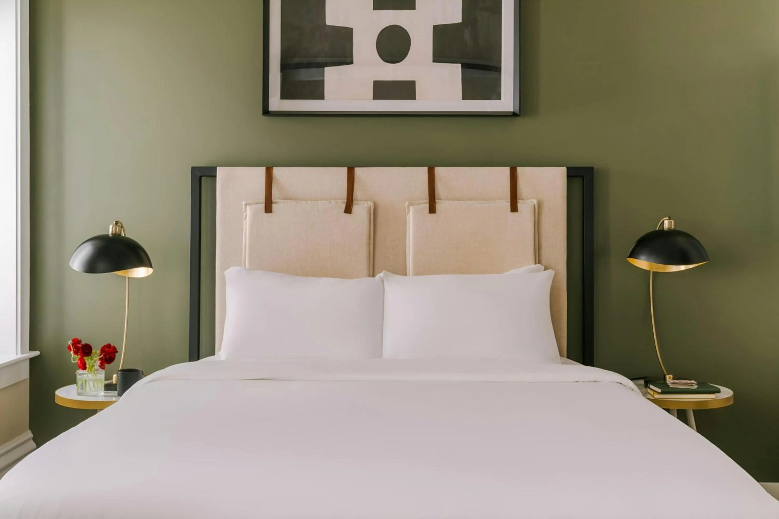 Bedroom, Bed in Sonder by Marriott Bonvoy Jewelers Row Apartments Millenium Park