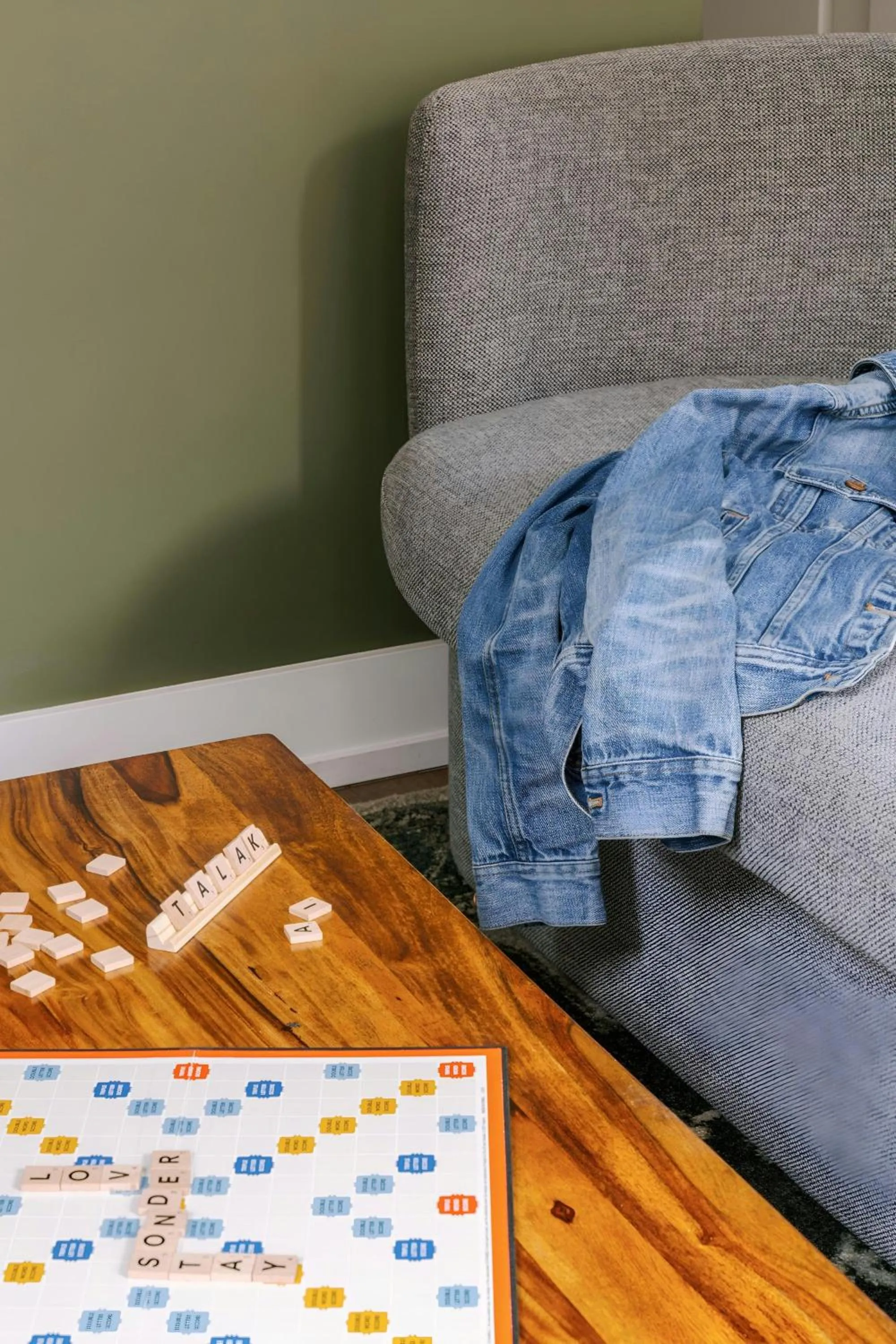 Living room, Bed in Sonder by Marriott Bonvoy Jewelers Row Apartments Millenium Park