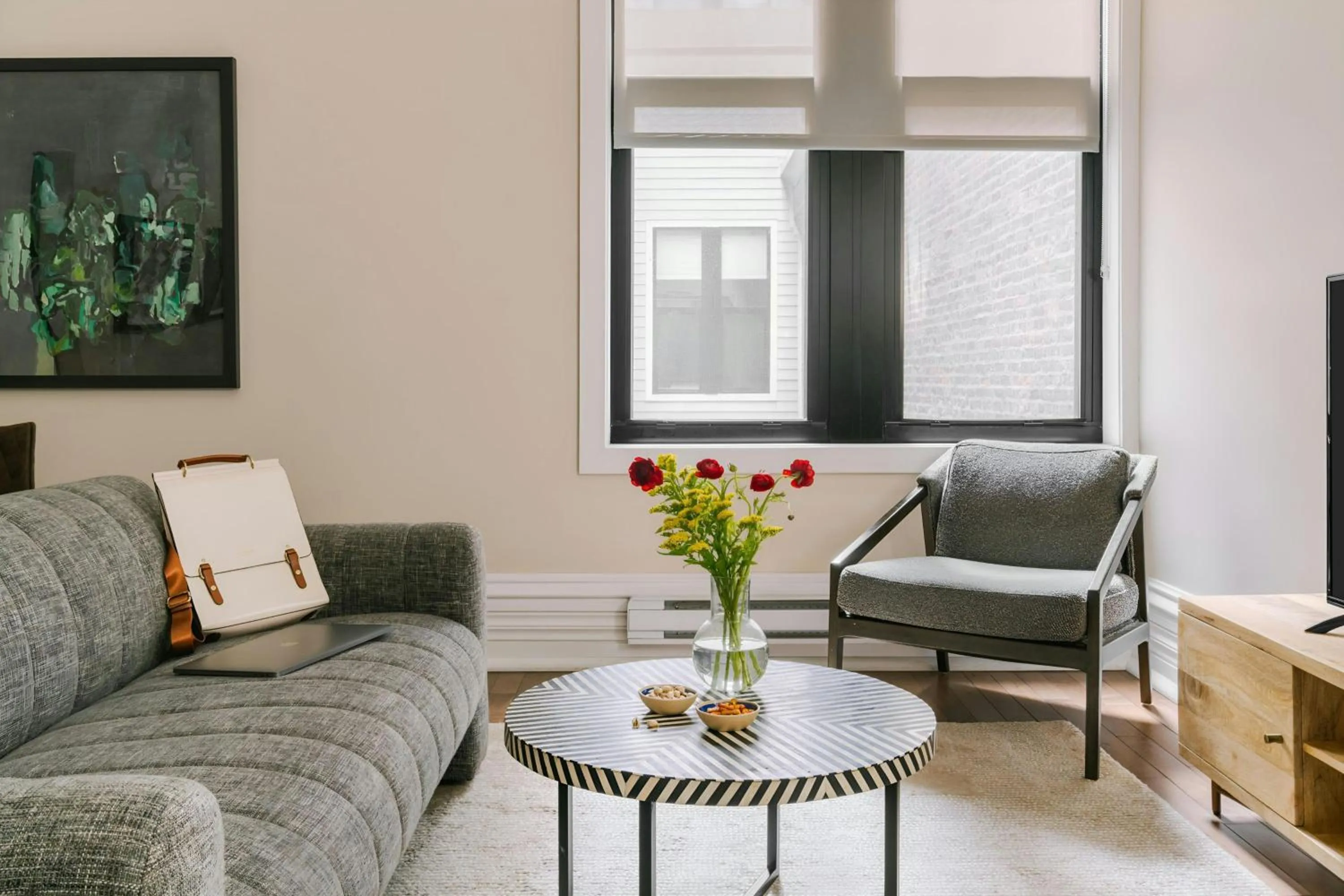 Living room in Sonder by Marriott Bonvoy Jewelers Row Apartments Millenium Park