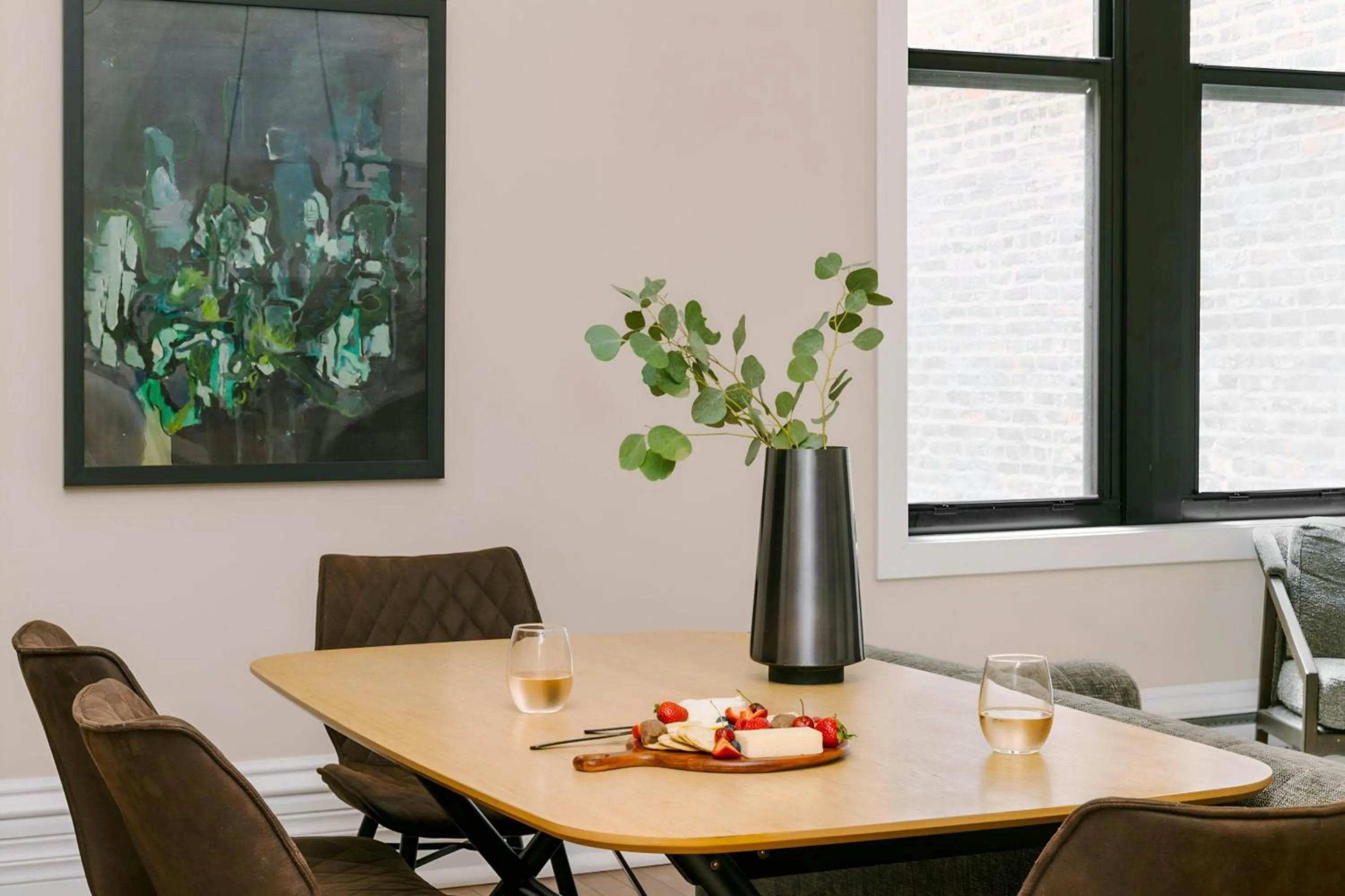 Photo of the whole room in Sonder by Marriott Bonvoy Jewelers Row Apartments Millenium Park