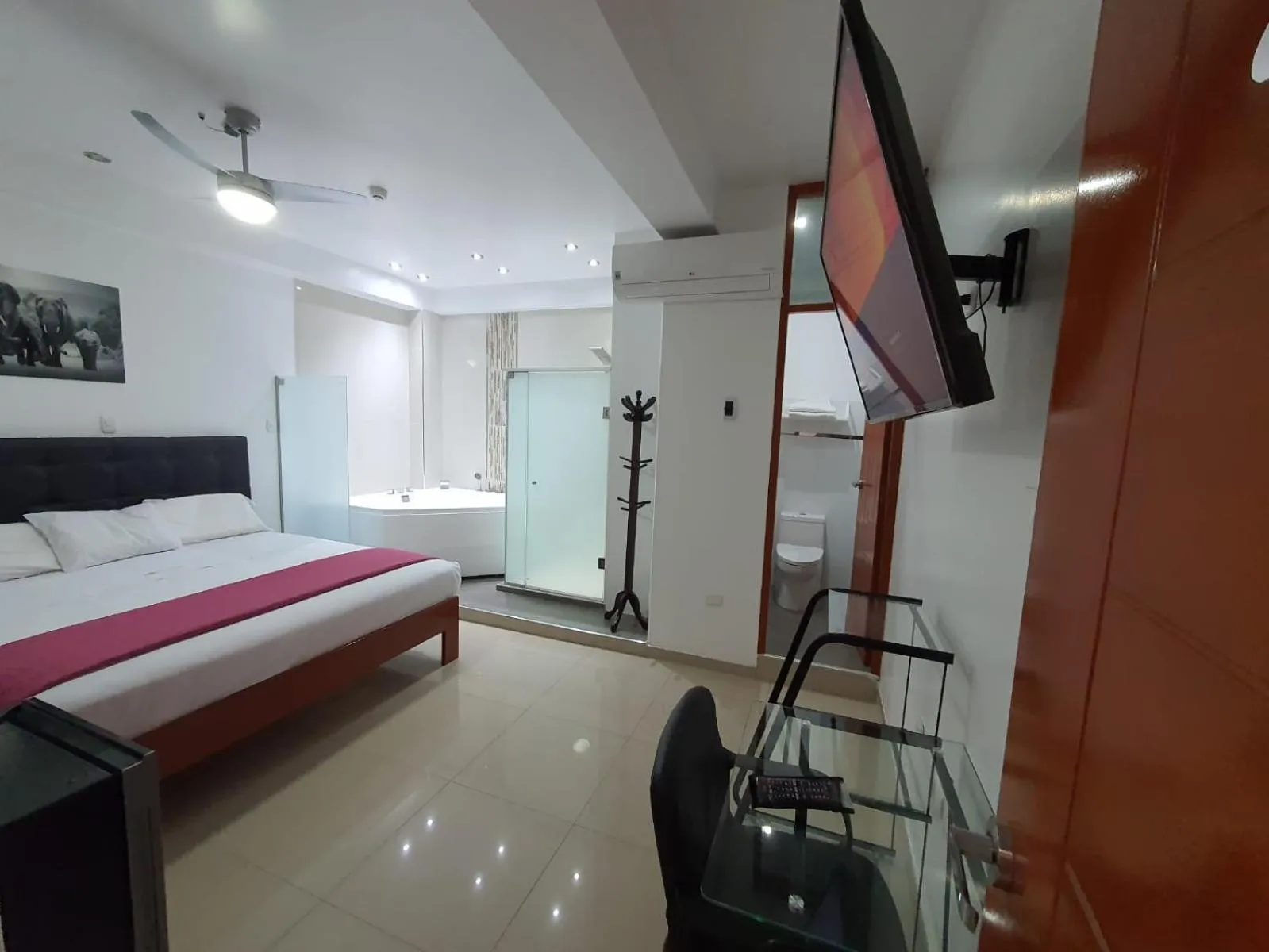 Photo of the whole room, Bed in GOLDEN SKY