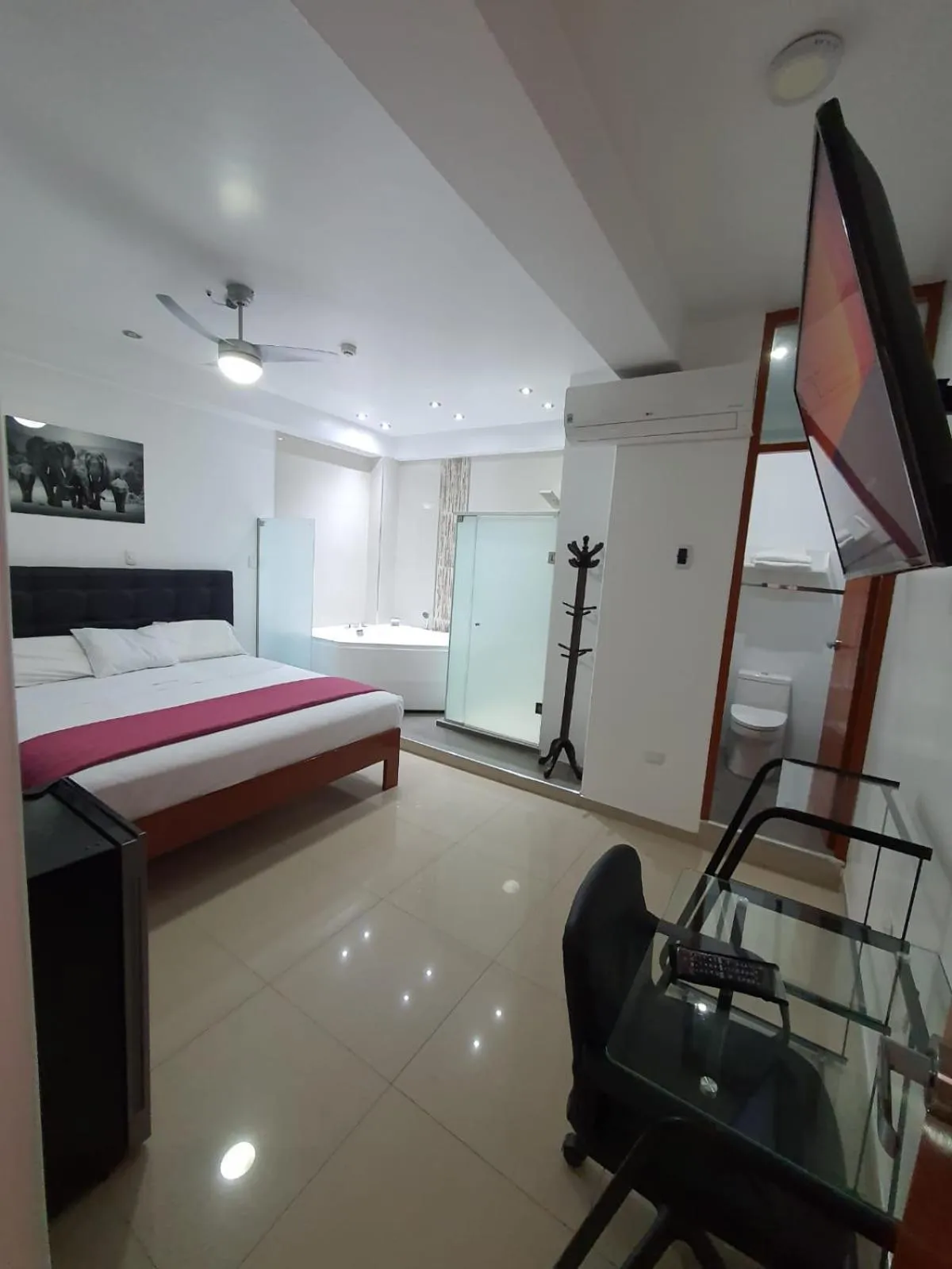 Photo of the whole room, Bed in GOLDEN SKY