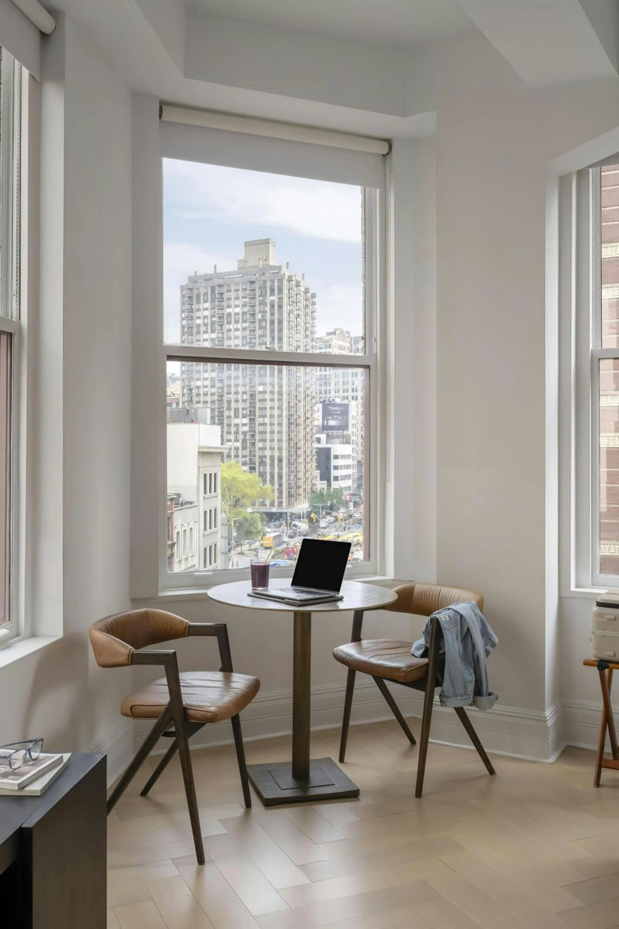 Living room in Flatiron Hotel, Sonder by Marriott Bonvoy