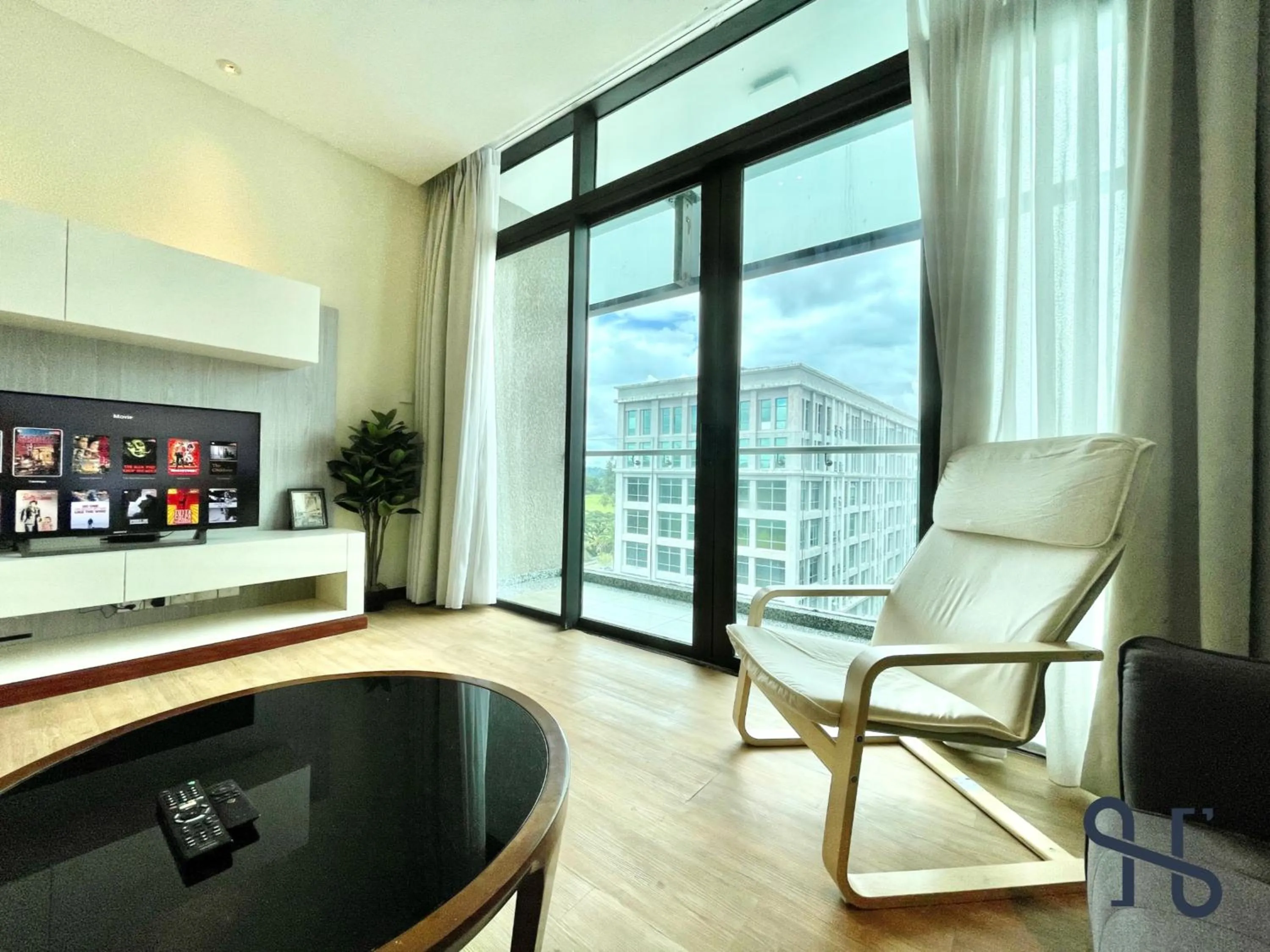TV and multimedia in Homesuite' Home at Riverson Soho