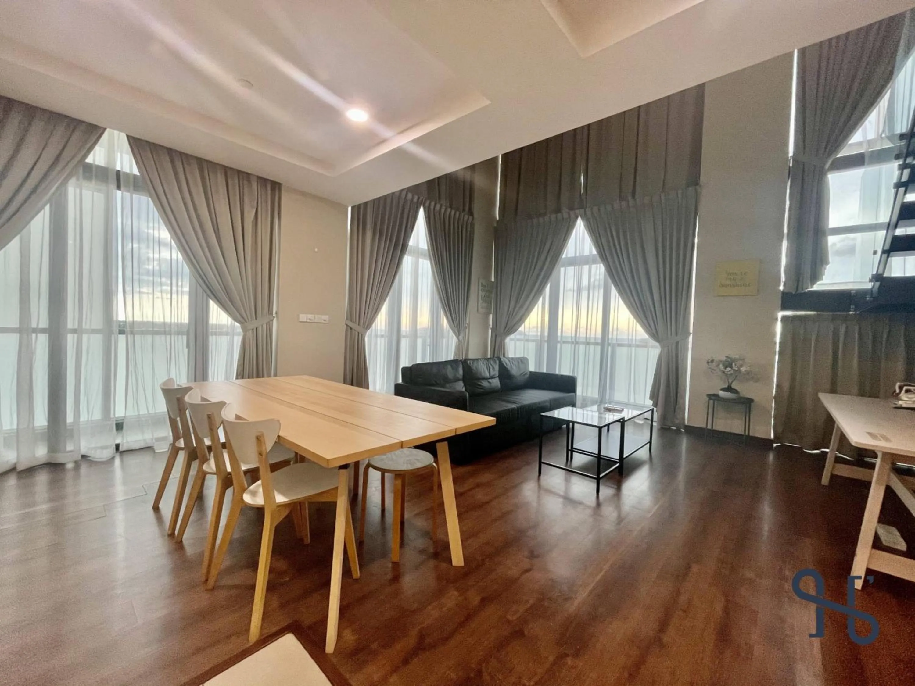 Living room in Homesuite' Home at Riverson Soho