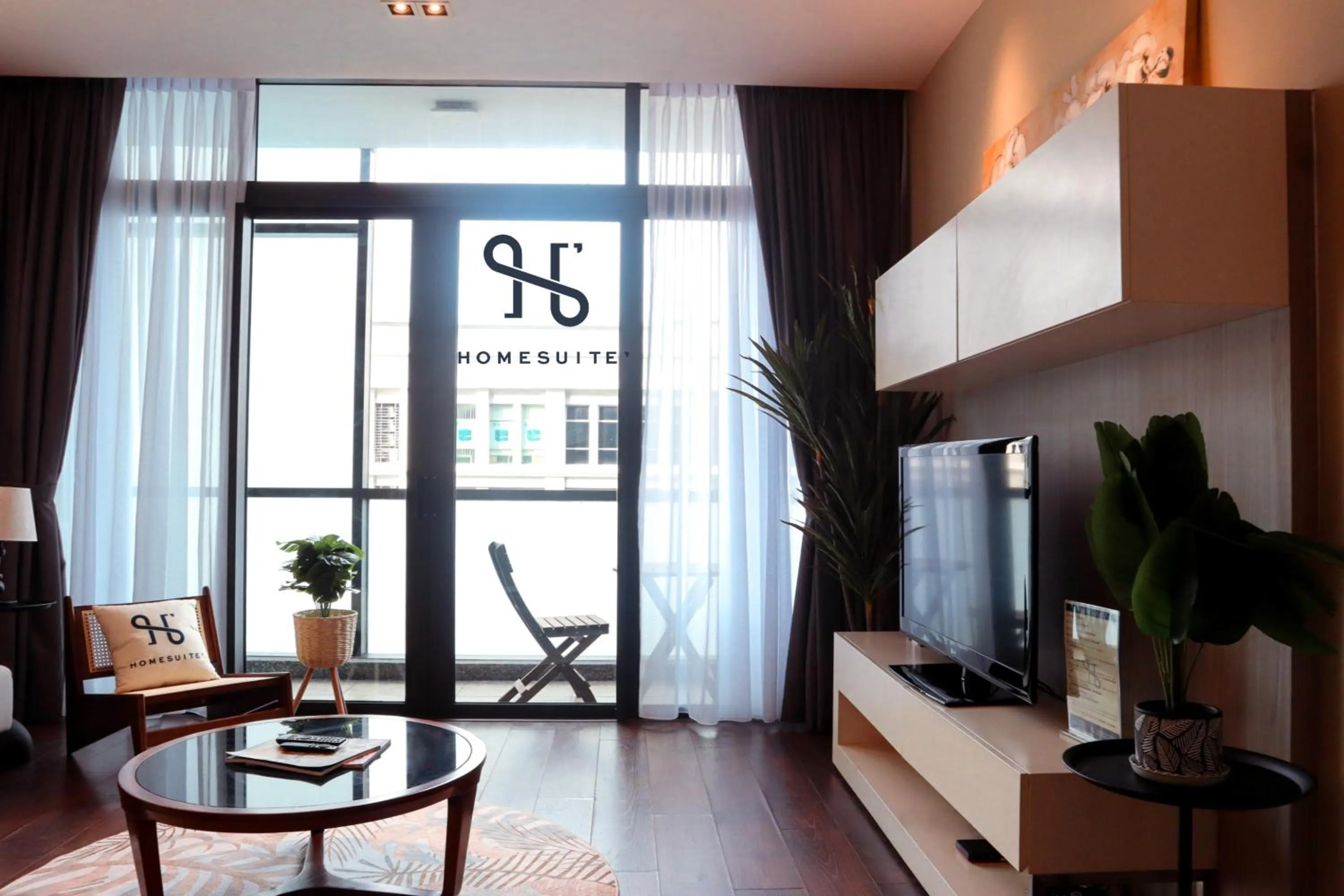 Seating area in Homesuite' Home at Riverson Soho