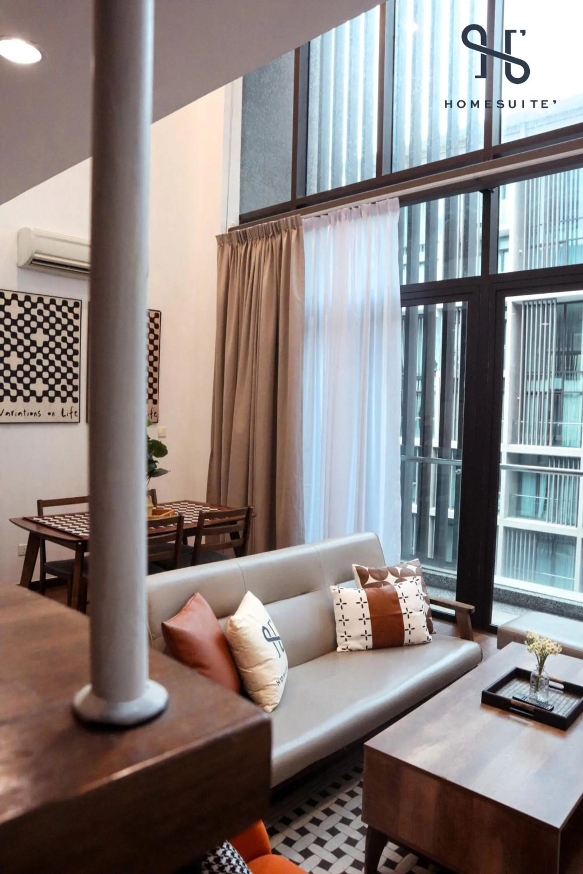 Photo of the whole room in Homesuite' Home at Riverson Soho