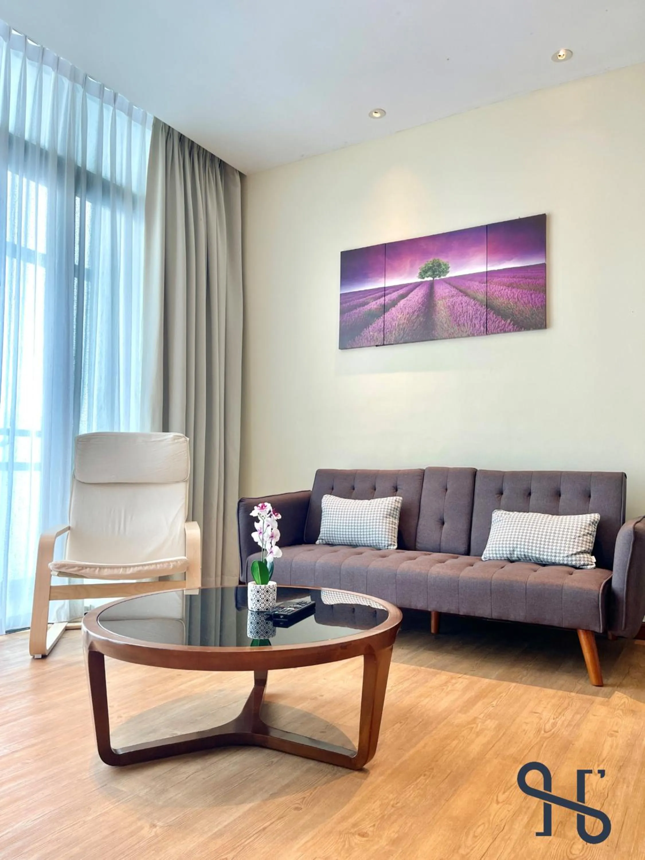 Living room in Homesuite' Home at Riverson Soho