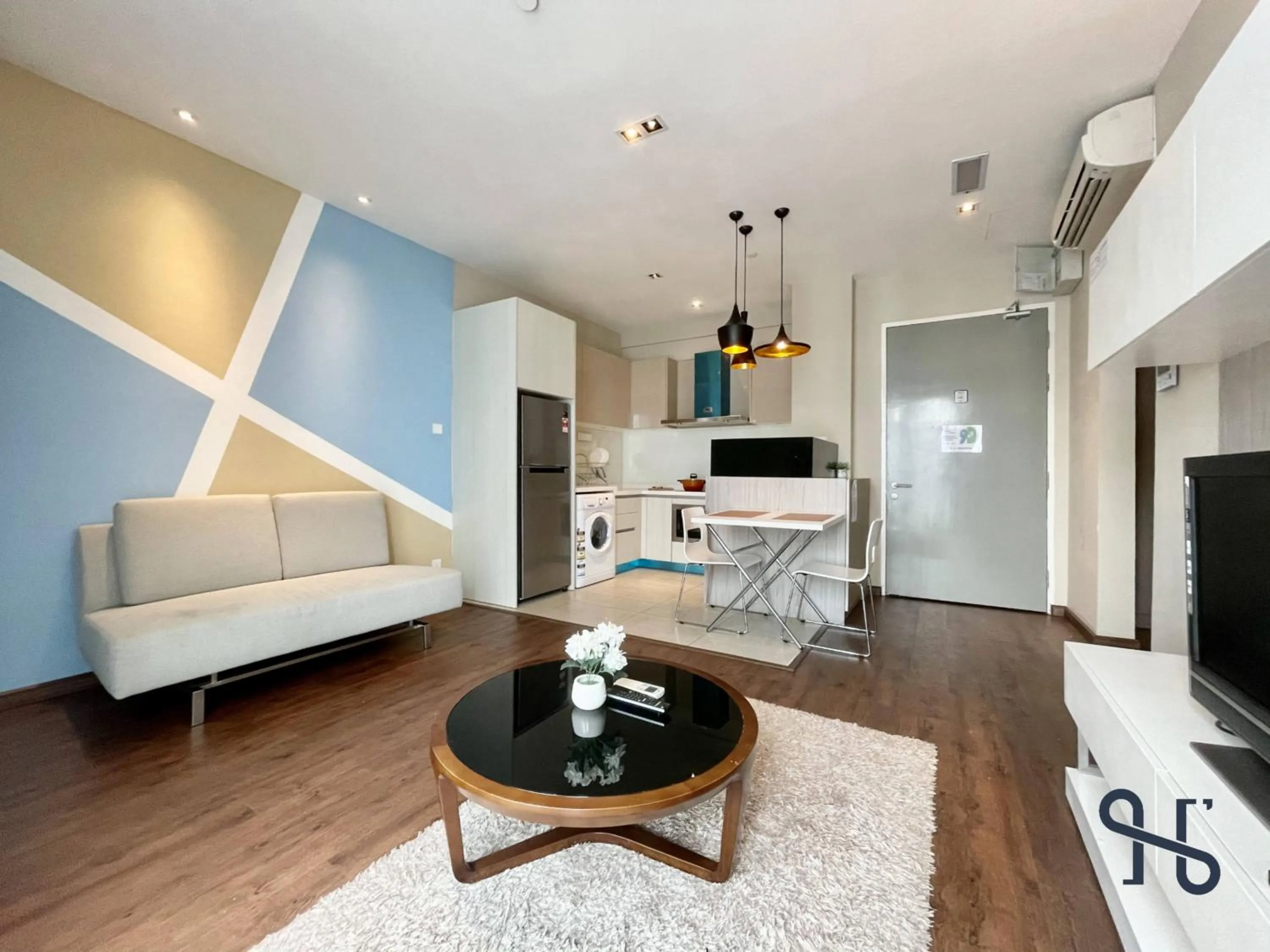 Living room in Homesuite' Home at Riverson Soho