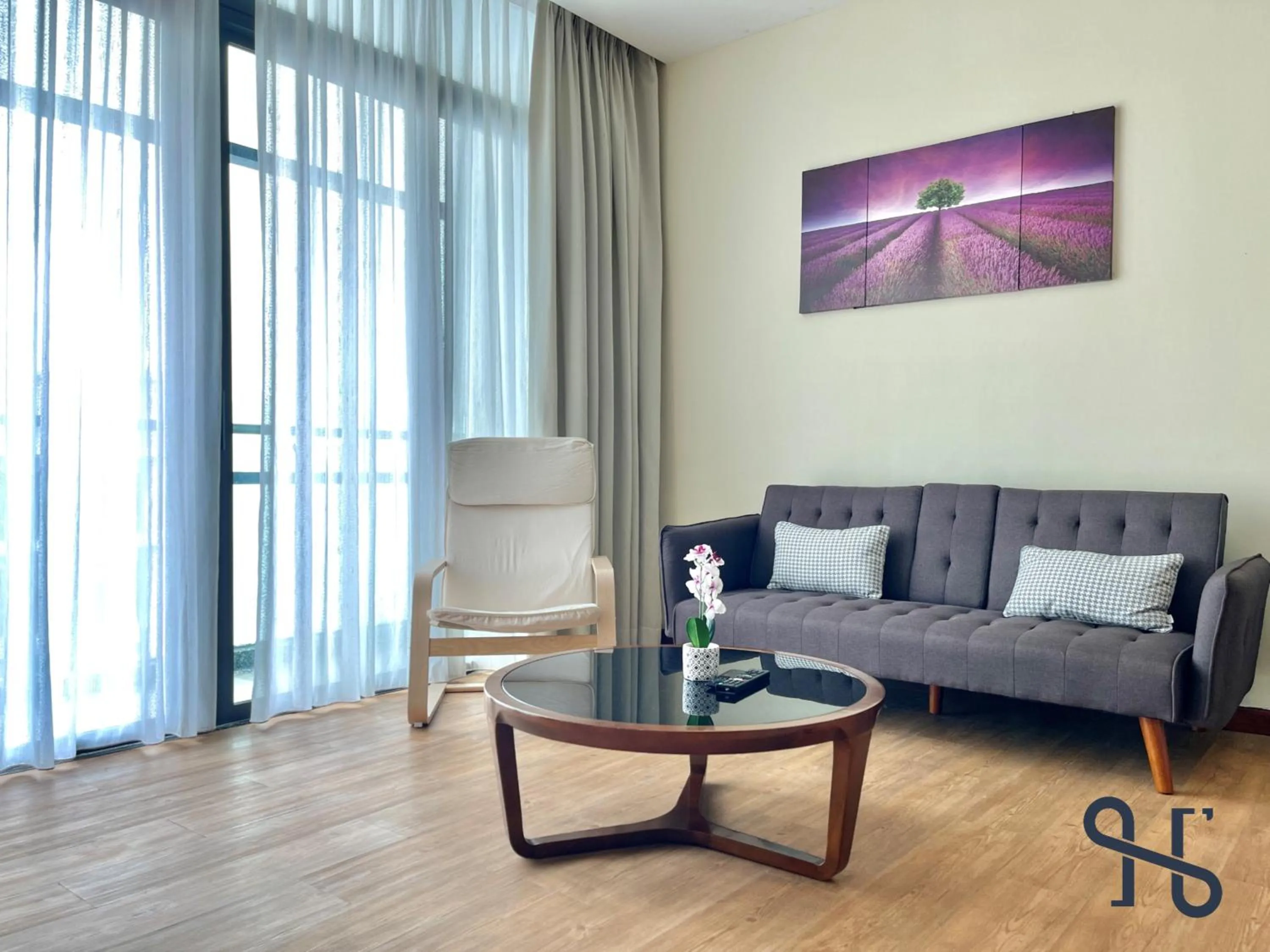 Living room in Homesuite' Home at Riverson Soho