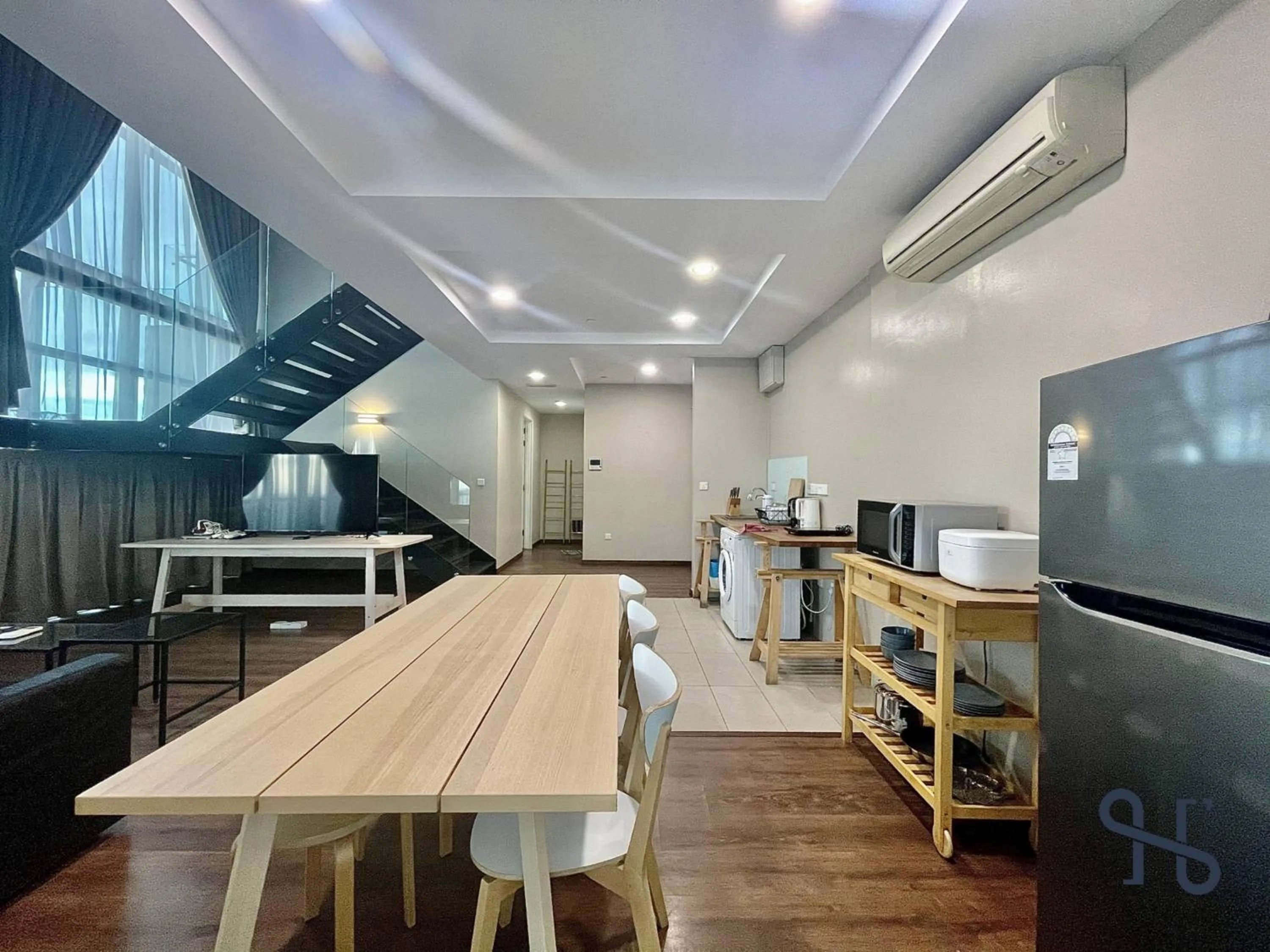Dining area in Homesuite' Home at Riverson Soho