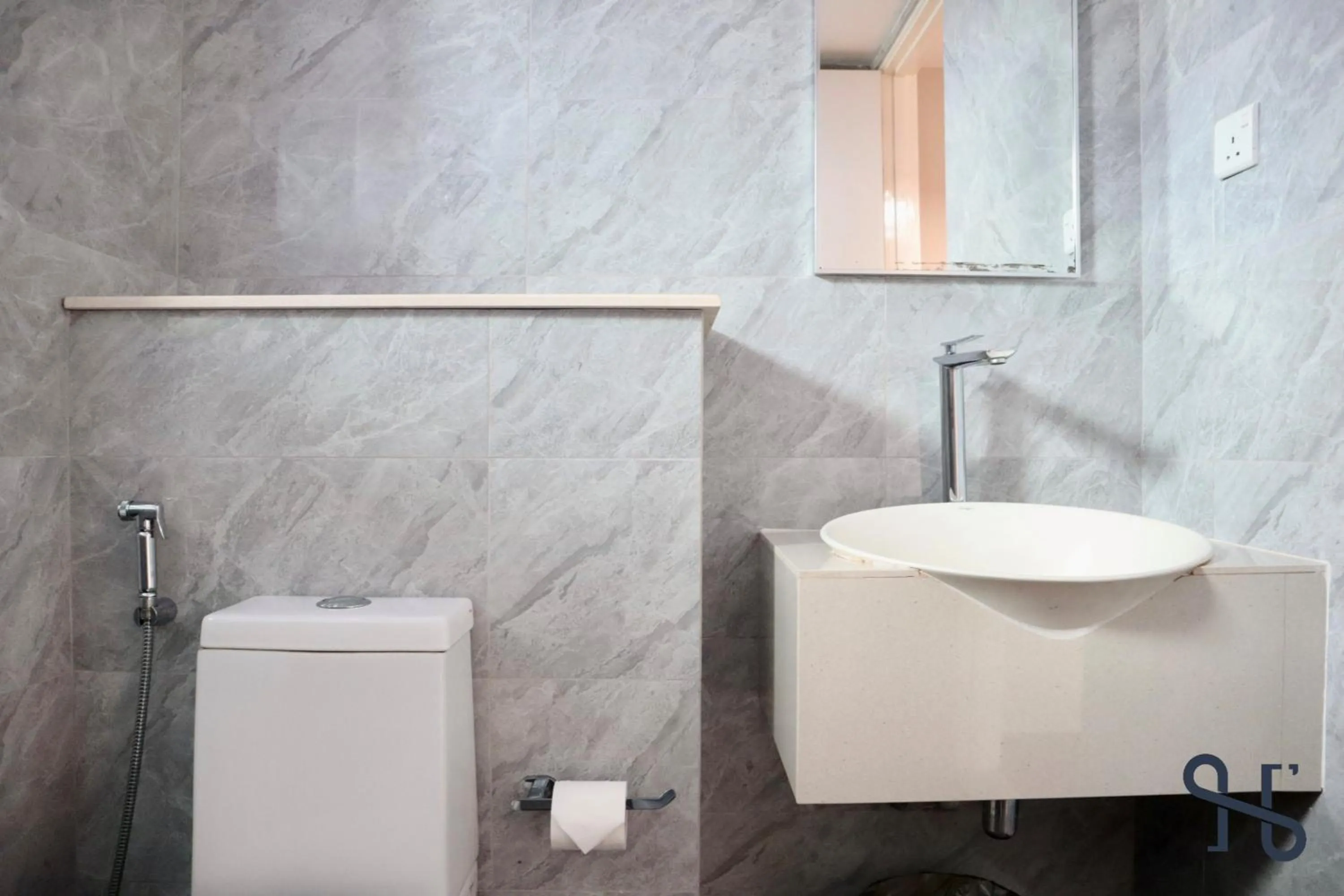 Toilet in Homesuite' Home at Riverson Soho