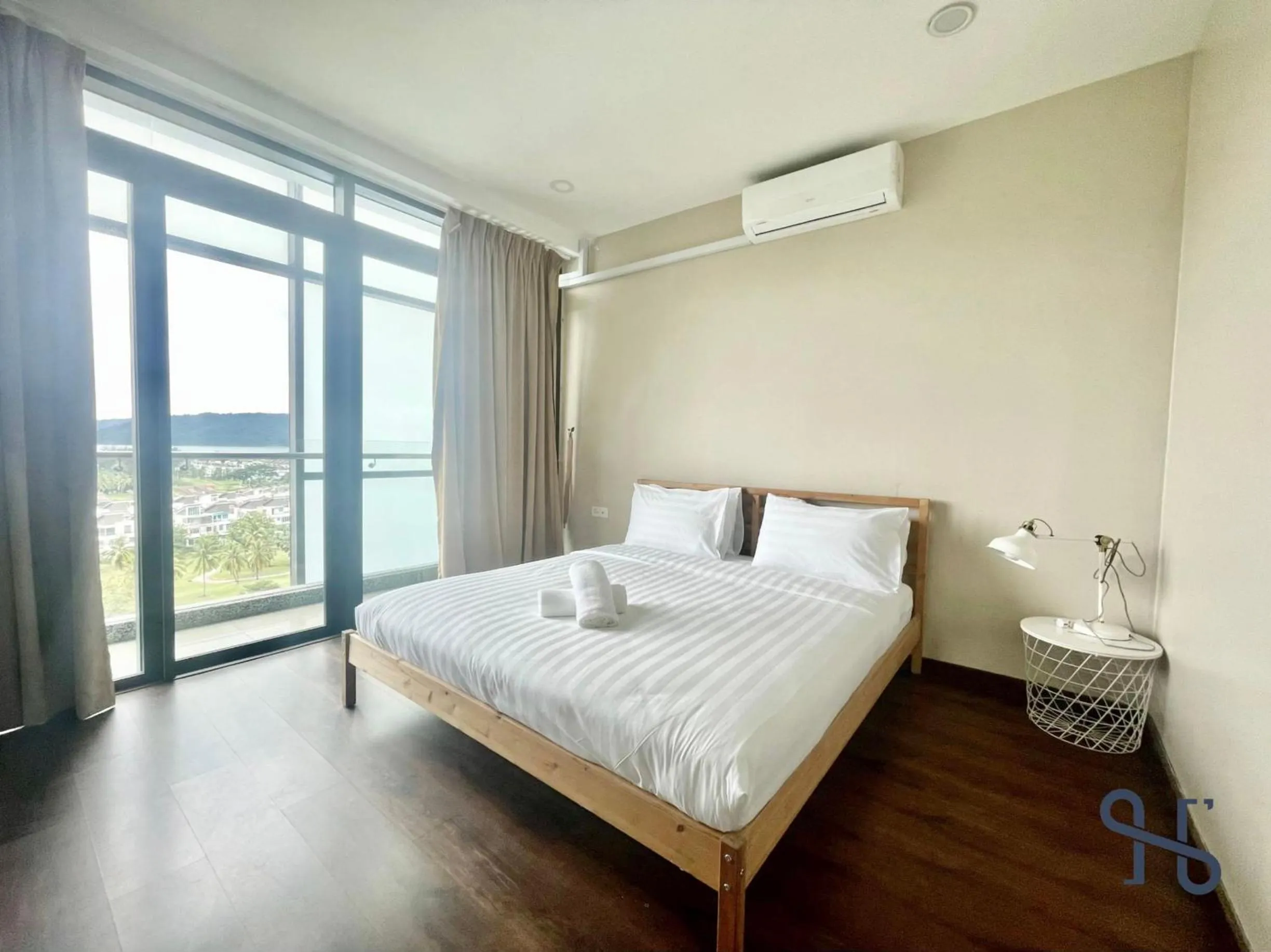 Bedroom, Bed in Homesuite' Home at Riverson Soho