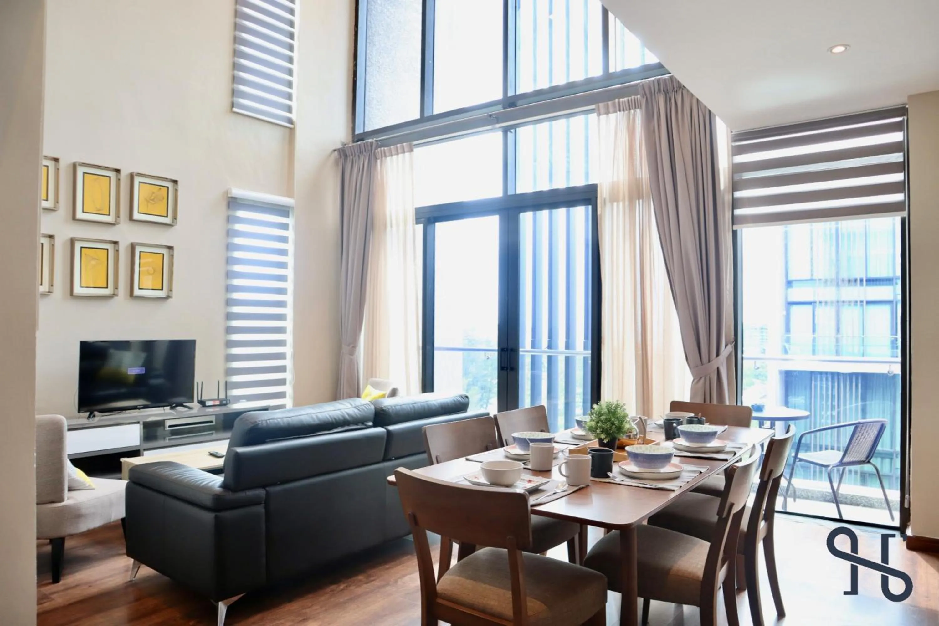 TV and multimedia in Homesuite' Home at Riverson Soho