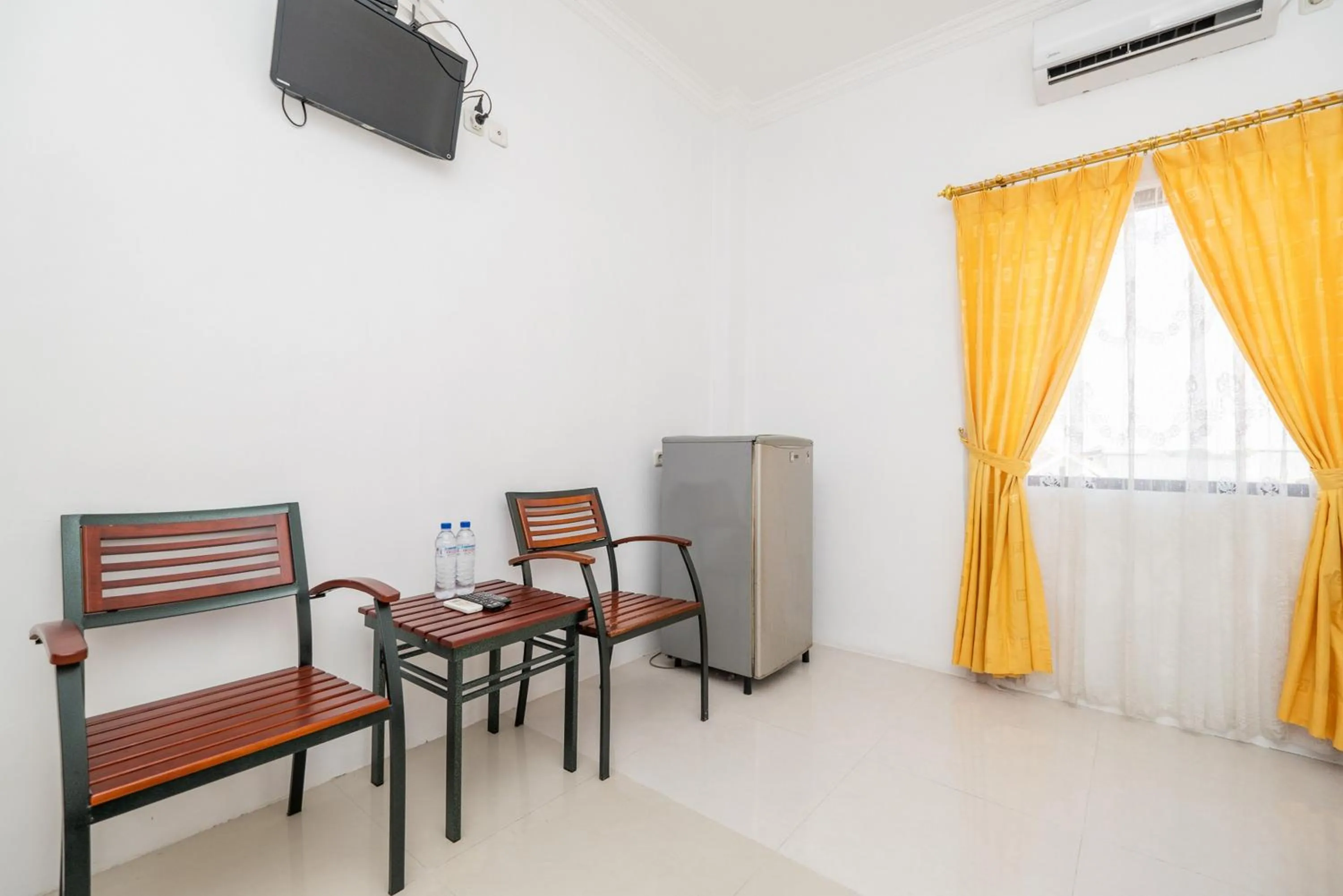 Bedroom, TV/Entertainment Center in Grha Rahadi 2 Wiyung RedPartner