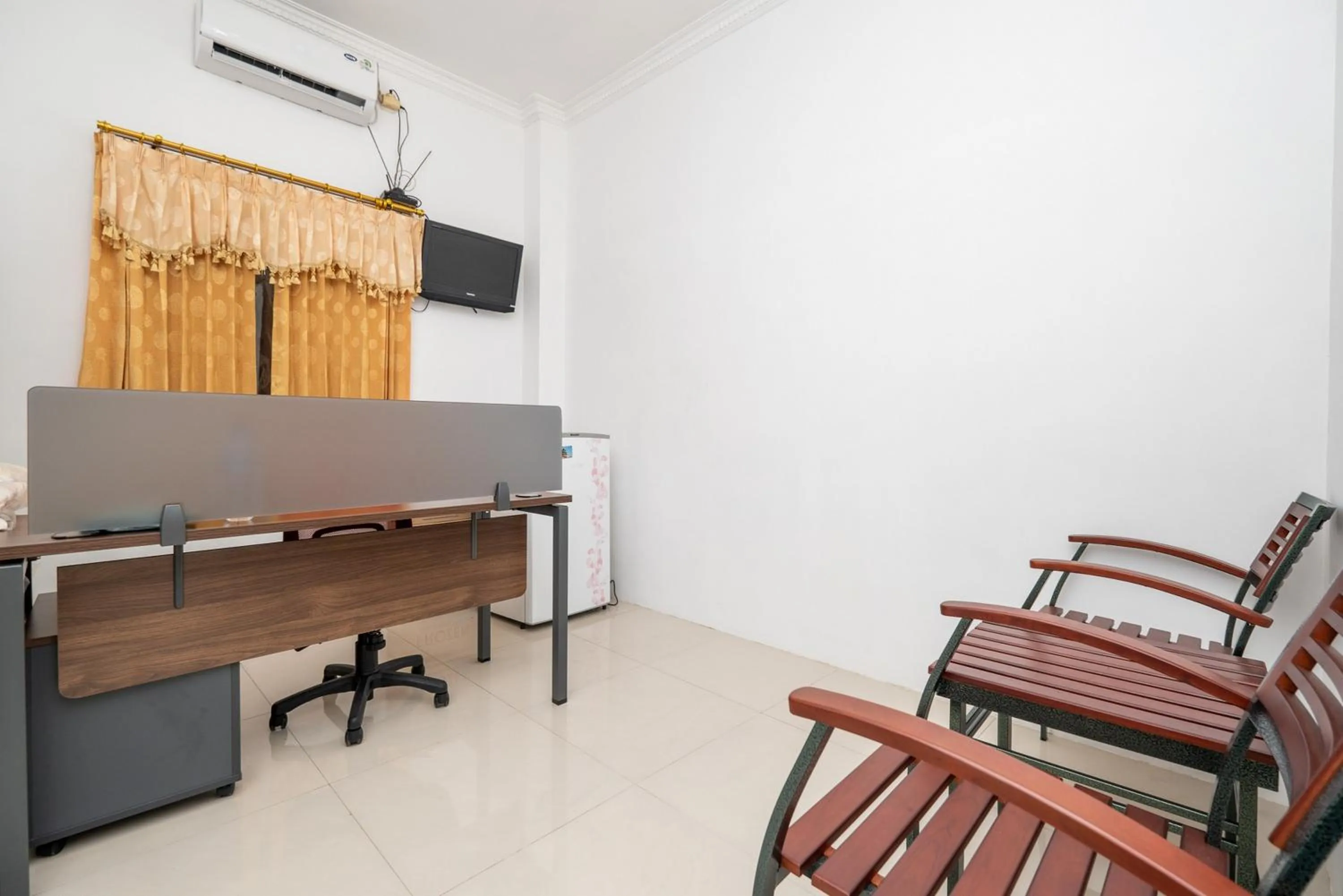 Seating area in Grha Rahadi 2 Wiyung RedPartner