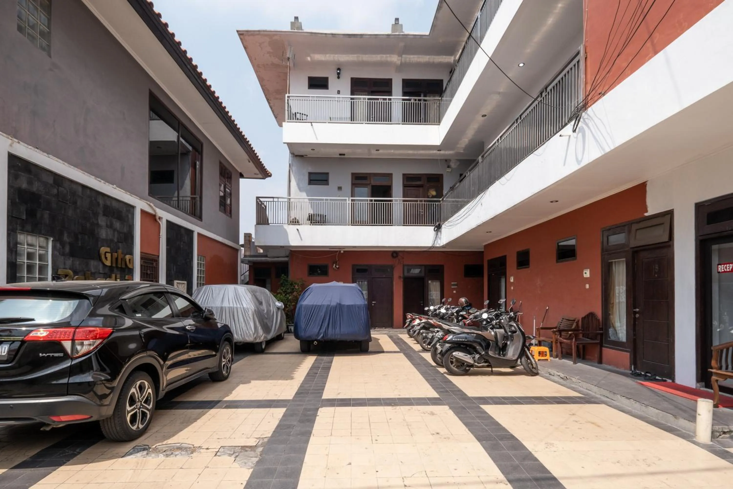 Property building in Grha Rahadi 2 Wiyung RedPartner
