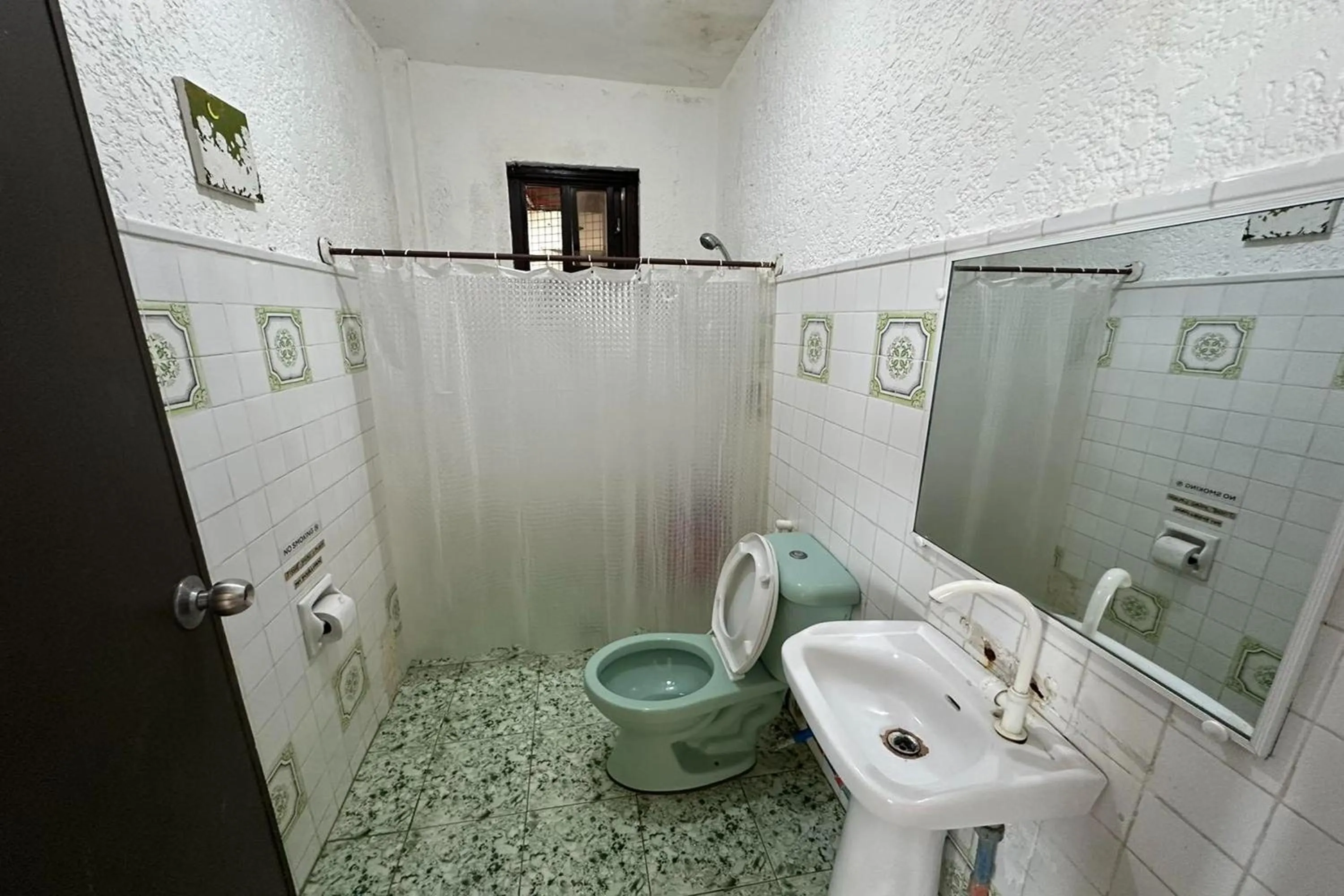 Toilet in Hardin De Corales