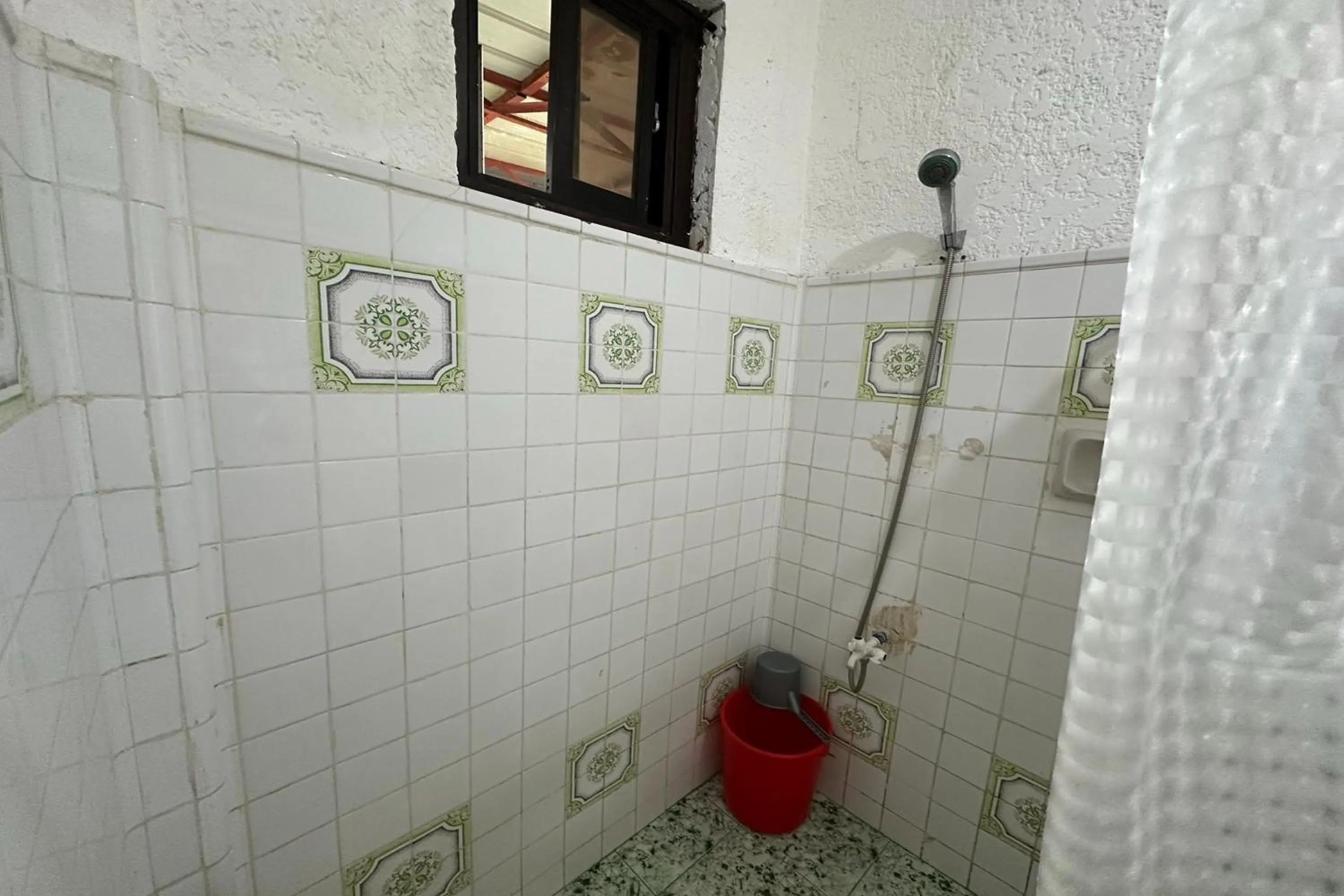 Shower in Hardin De Corales