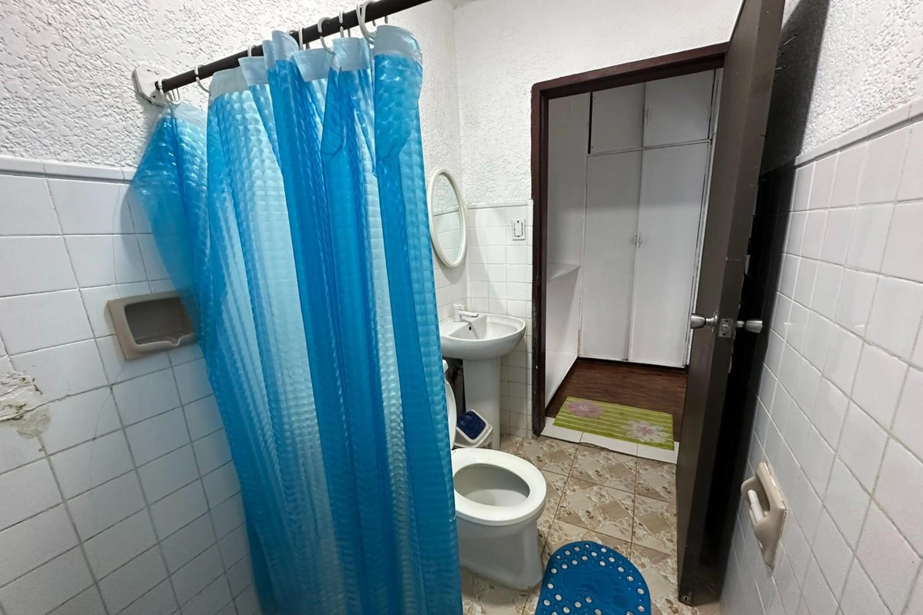 Toilet in Hardin De Corales