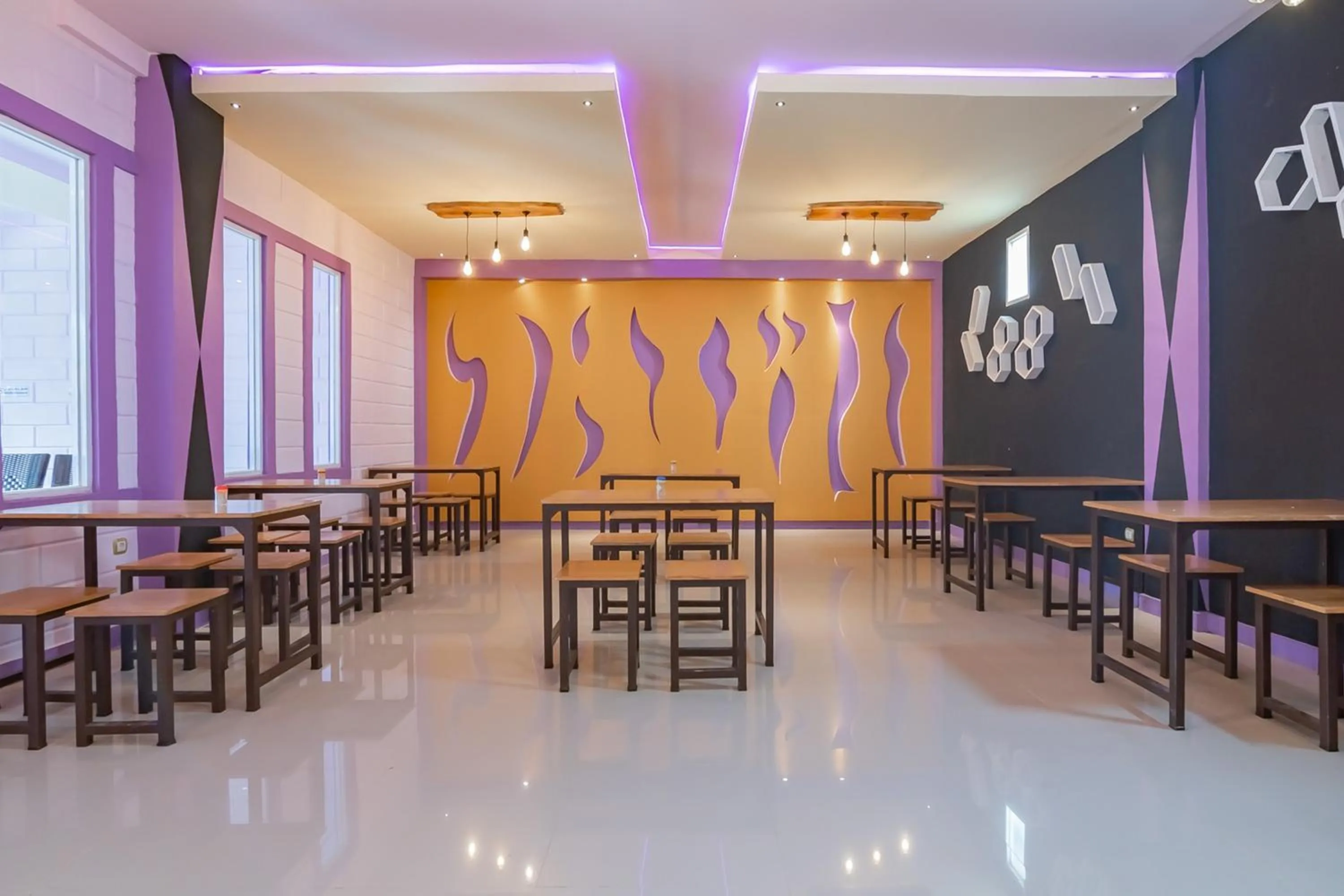 Restaurant/places to eat in RedDoorz @ Cipanas Garut