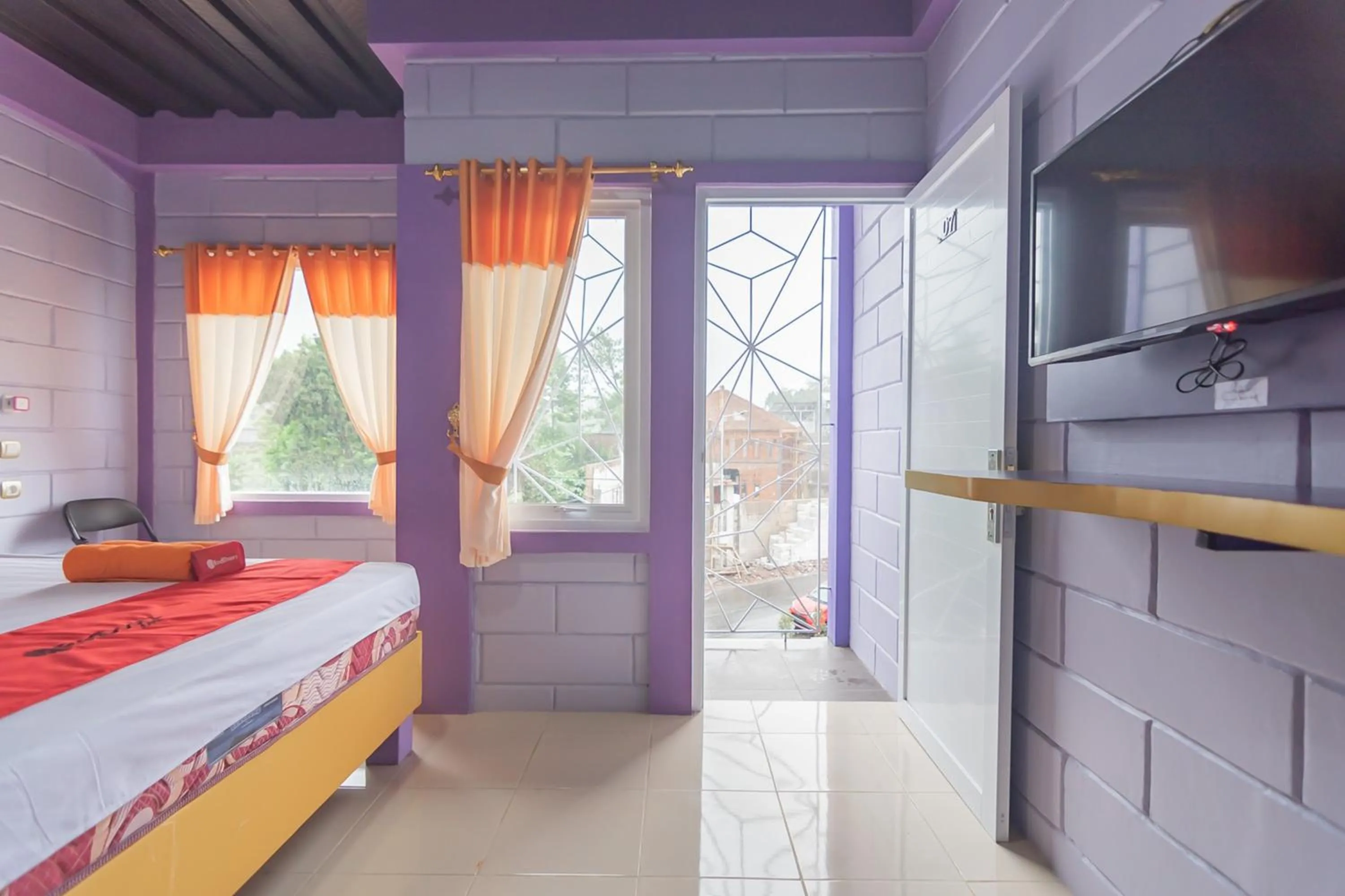 Bed in RedDoorz @ Cipanas Garut