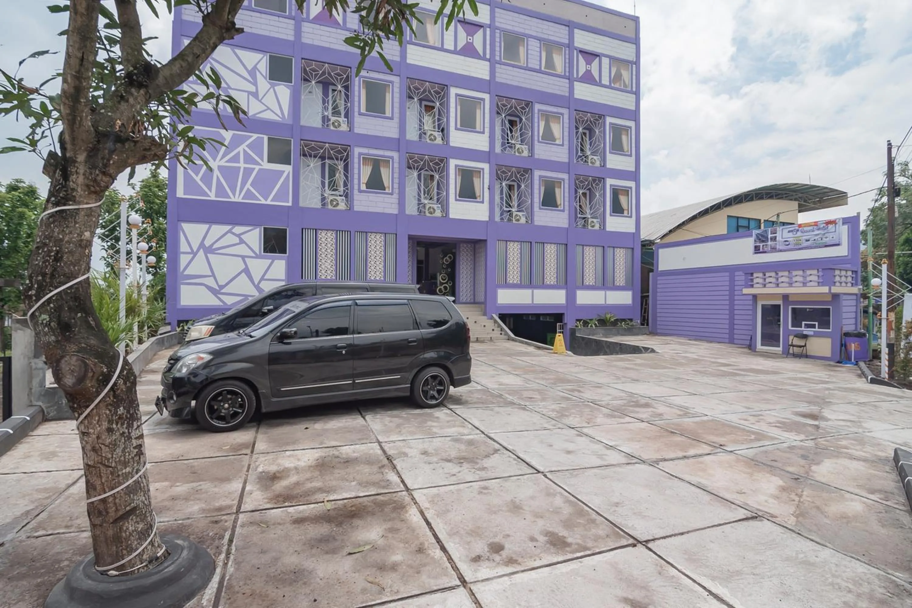 Facade/entrance in RedDoorz @ Cipanas Garut