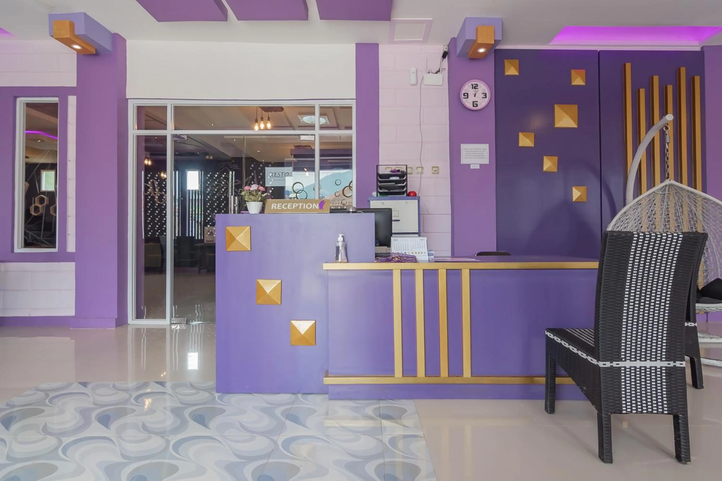 Lobby or reception in RedDoorz @ Cipanas Garut