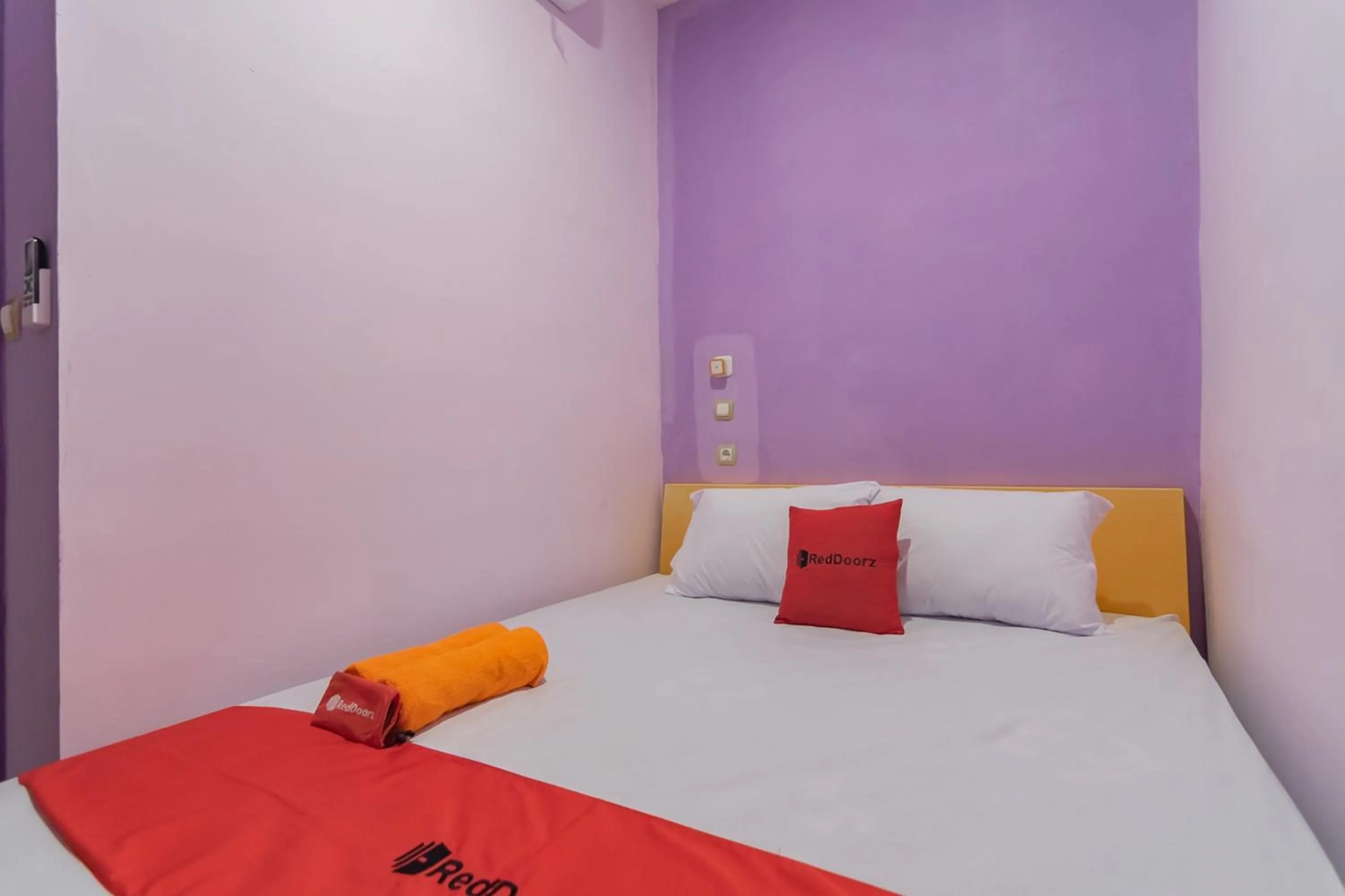 Bed in RedDoorz @ Cipanas Garut