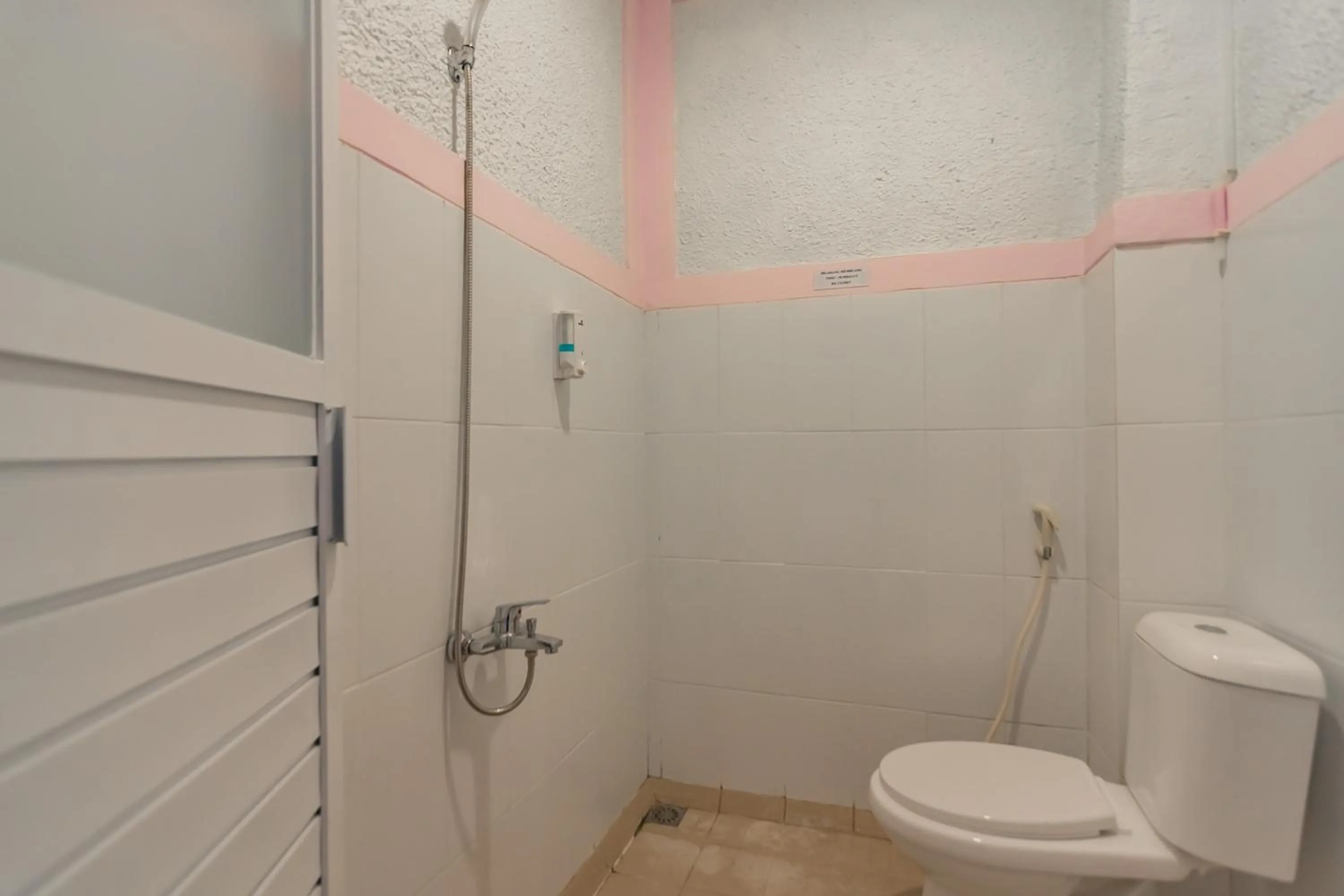 Bathroom in RedDoorz @ Cipanas Garut