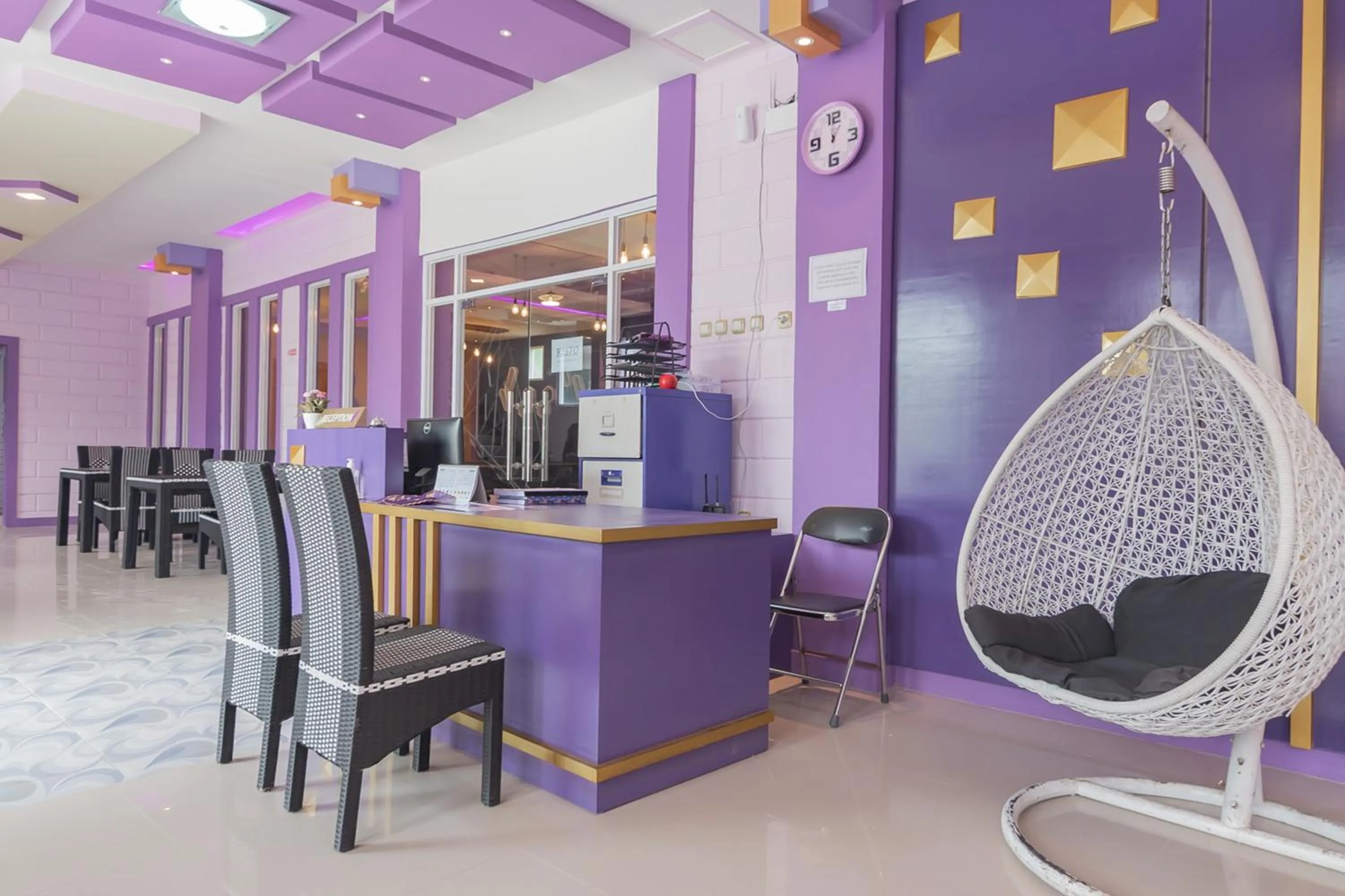 Lobby or reception in RedDoorz @ Cipanas Garut