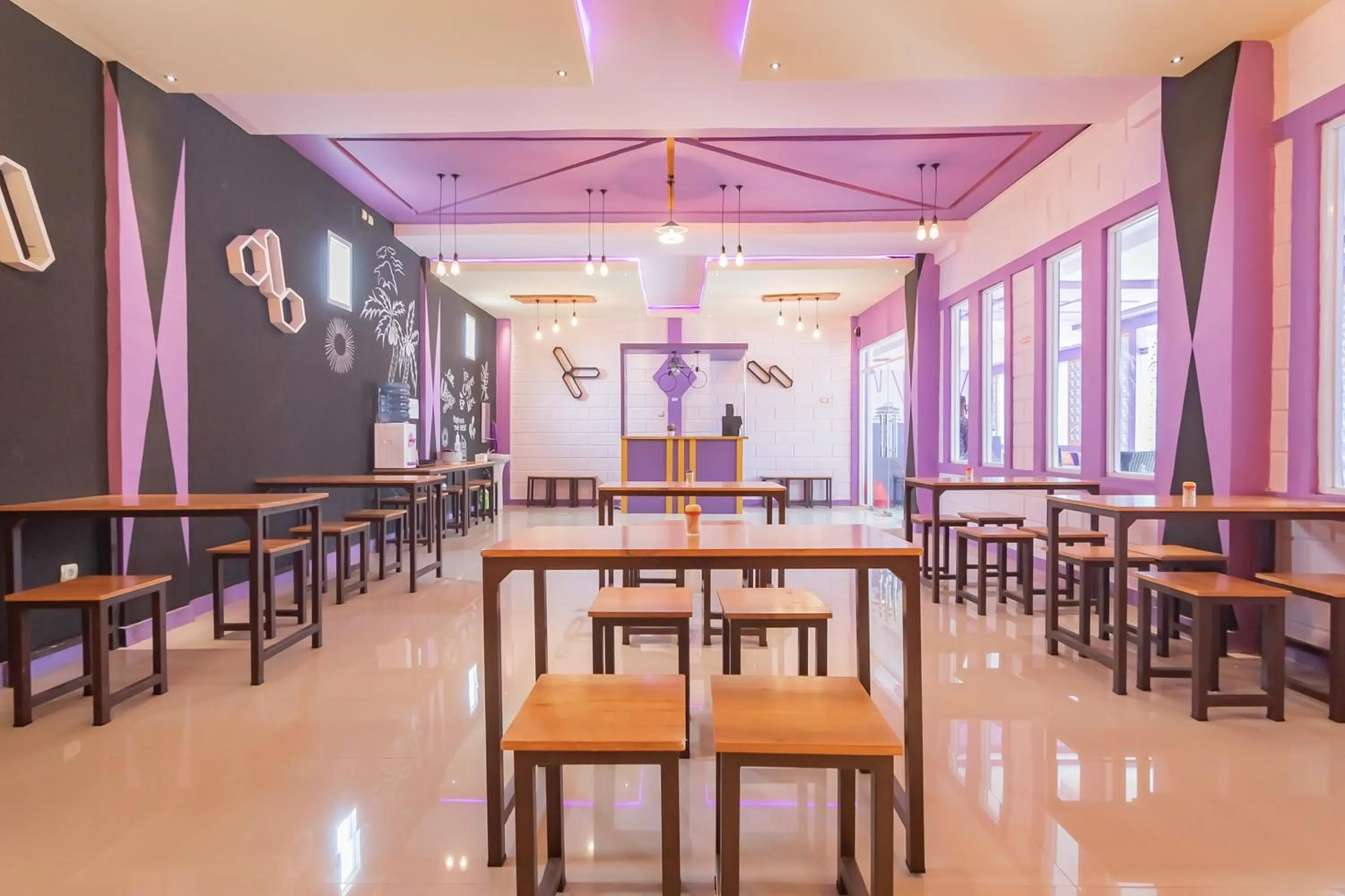 Restaurant/places to eat in RedDoorz @ Cipanas Garut