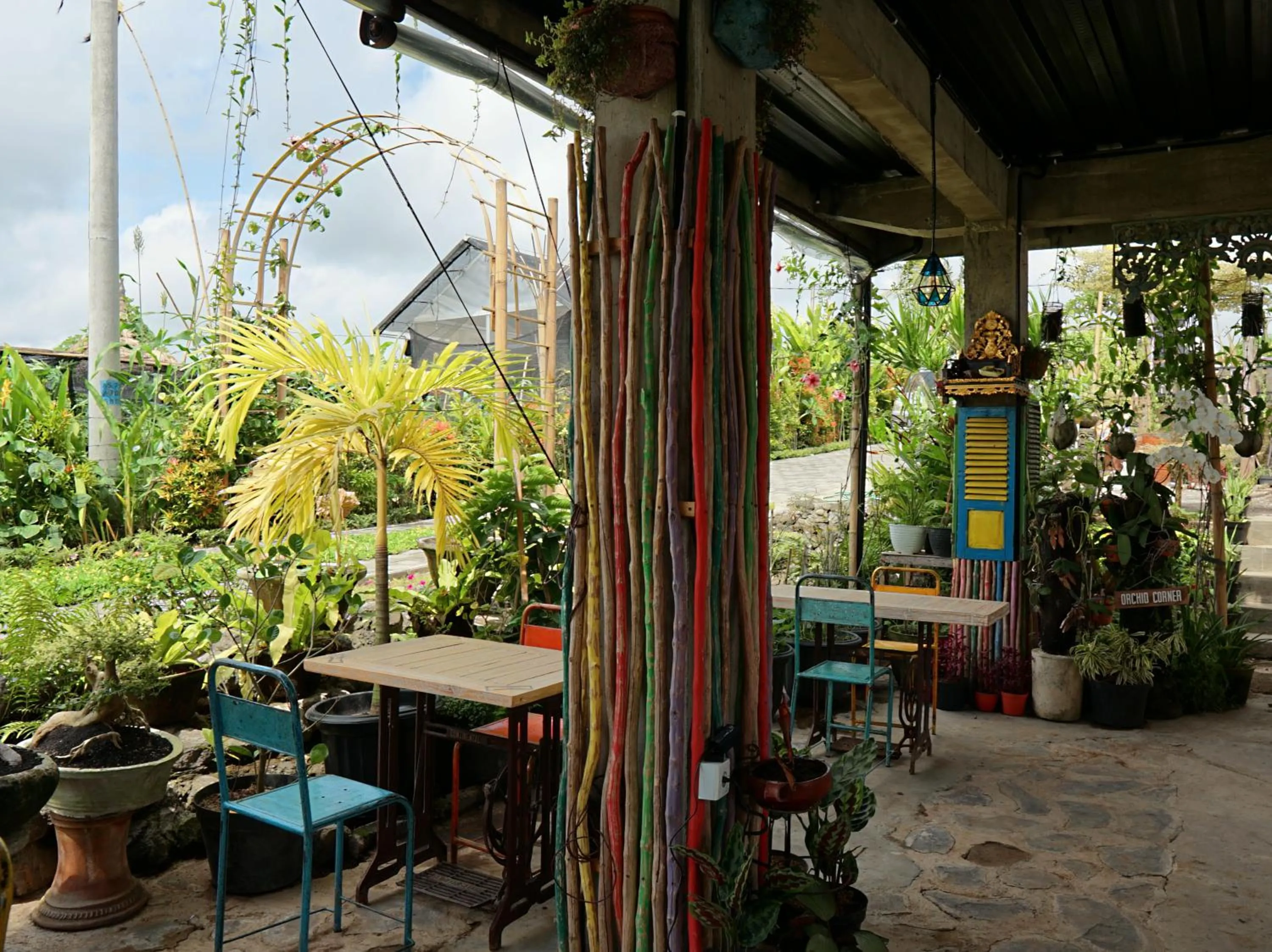 Restaurant/places to eat in Nauna Villa Bali